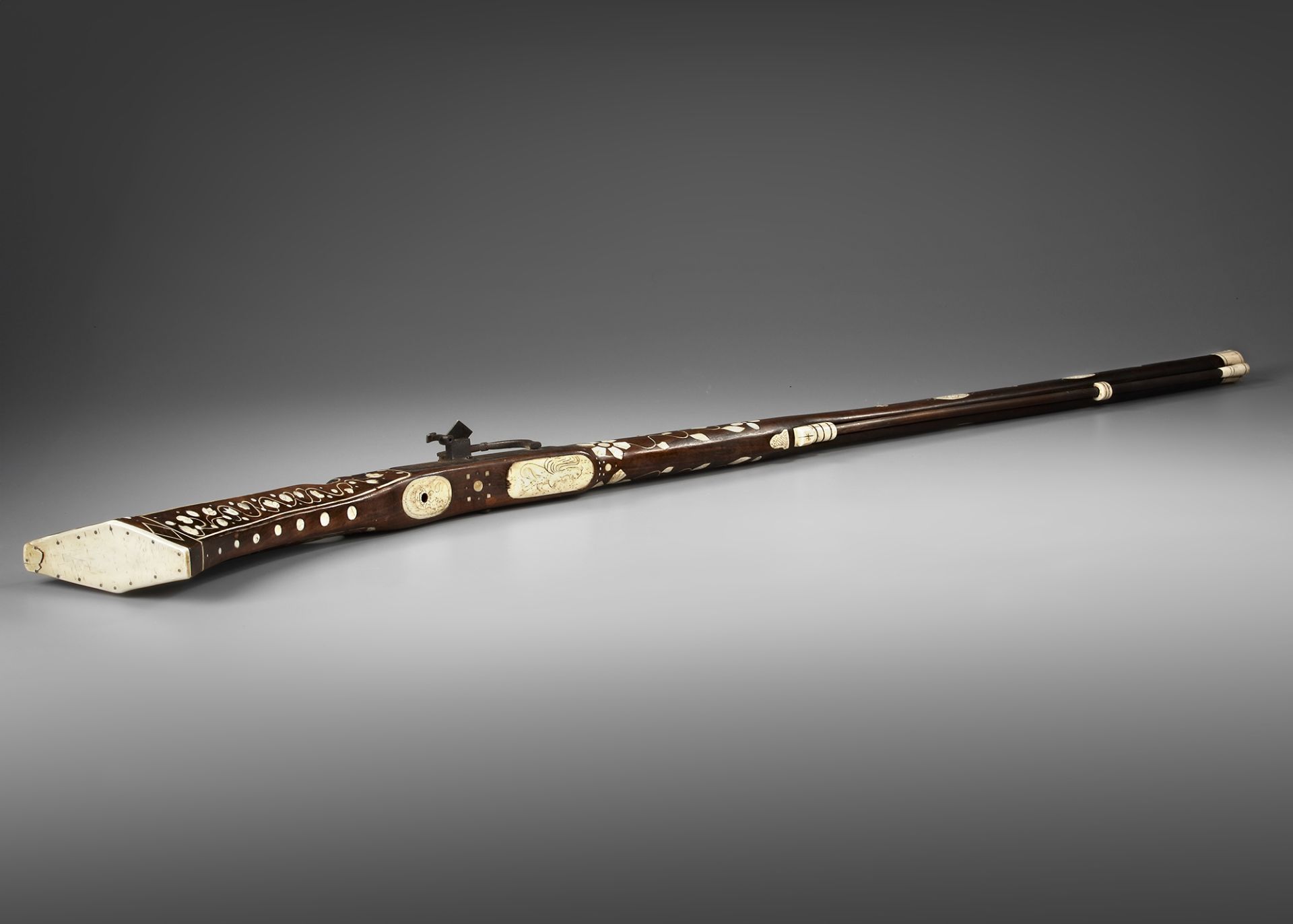 A BONE INLAID MATCHLOCK MUSKET, 19TH-20TH CENTURY - Bild 3 aus 3