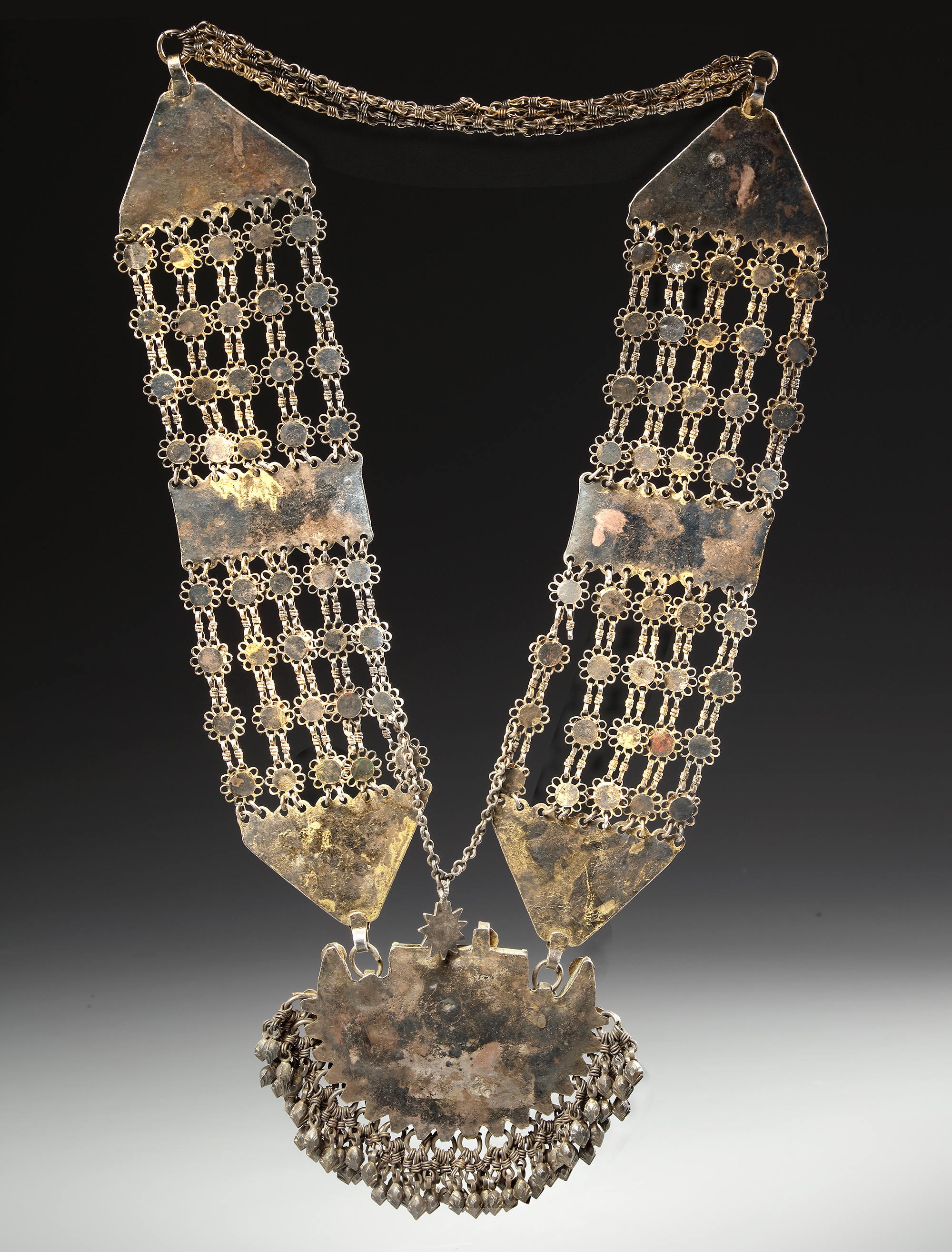 A SILVER NECKLACE, NEPAL, 19TH CENTURY - Image 2 of 2