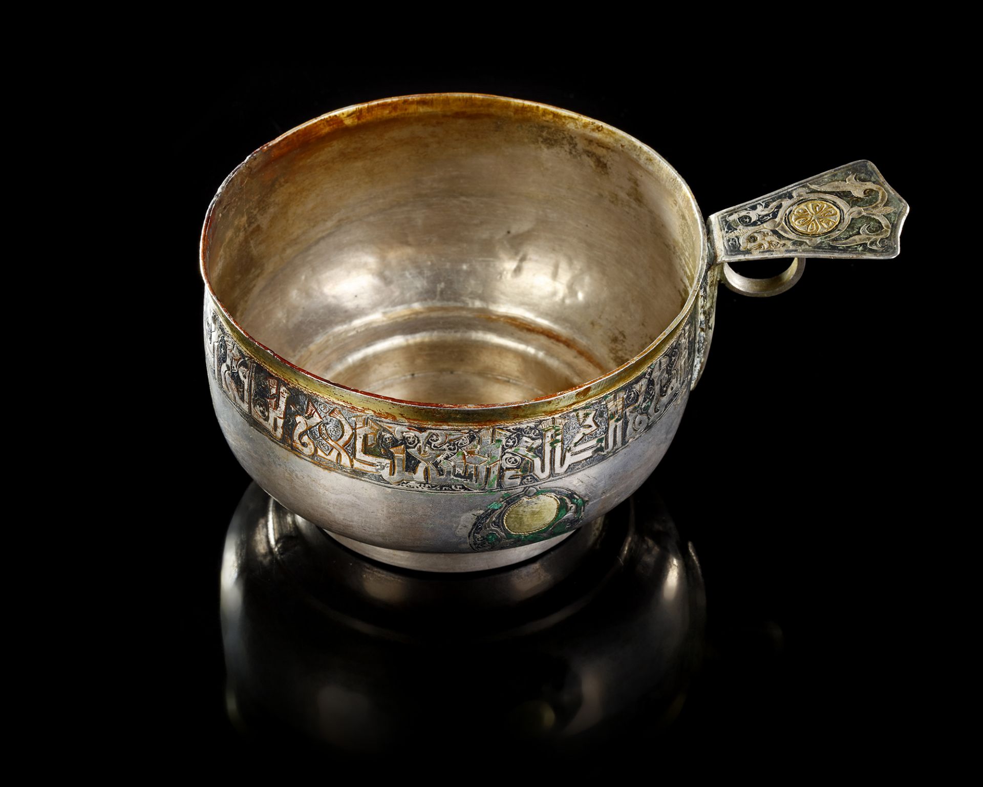 A RARE SILVER AND NIELLOED CUP WITH KUFIC INSCRIPTION, PERSIA OR CENTRAL ASIA, 11TH-12TH CENTURY - Image 3 of 34
