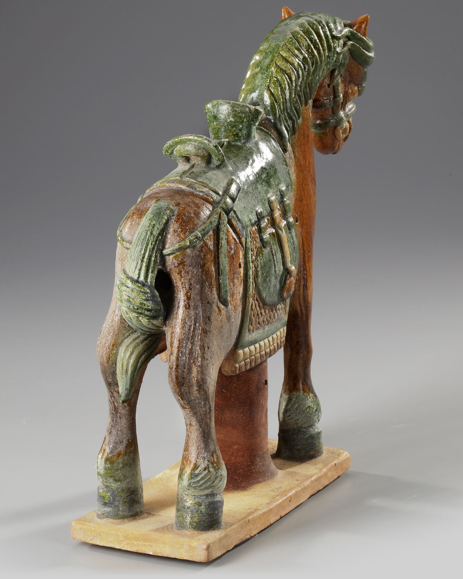 A CHINESE GREEN AND BROWN GLAZED HORSE, MING DYNASTY (1368-1644 AD) - Image 4 of 5