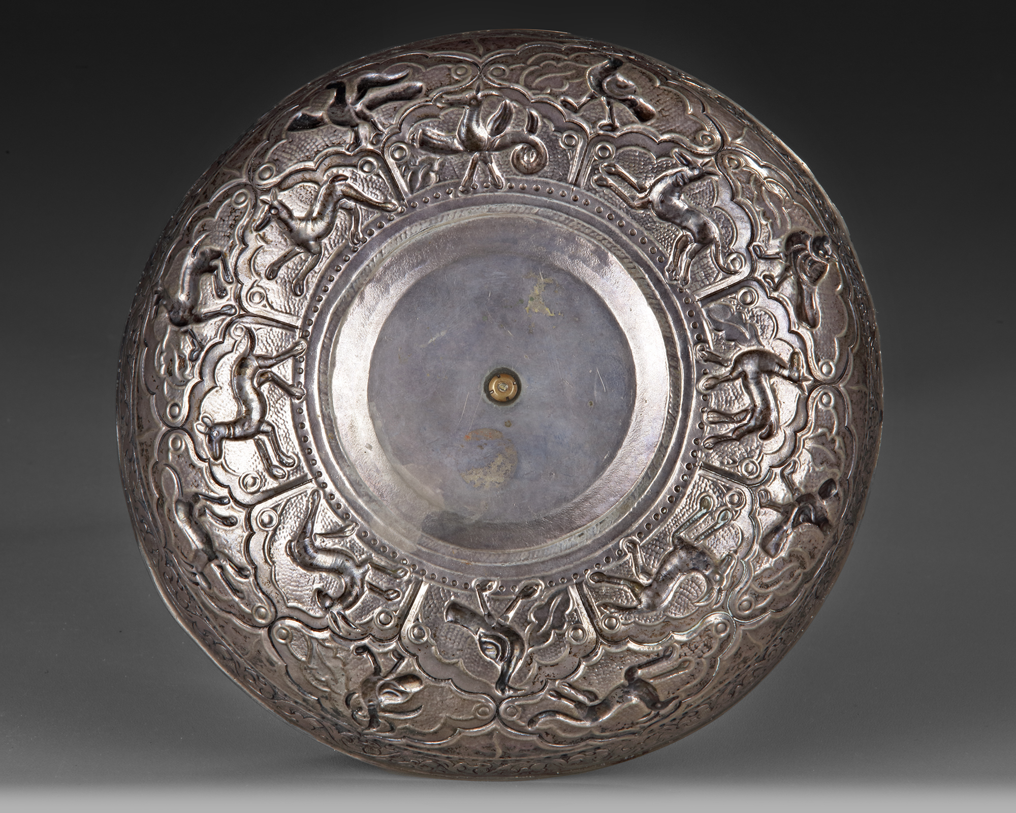 AN OTTOMAN SILVER AND GILT BOWL, OTTOMAN PROVINCES, 16TH CENTURY - Image 5 of 5