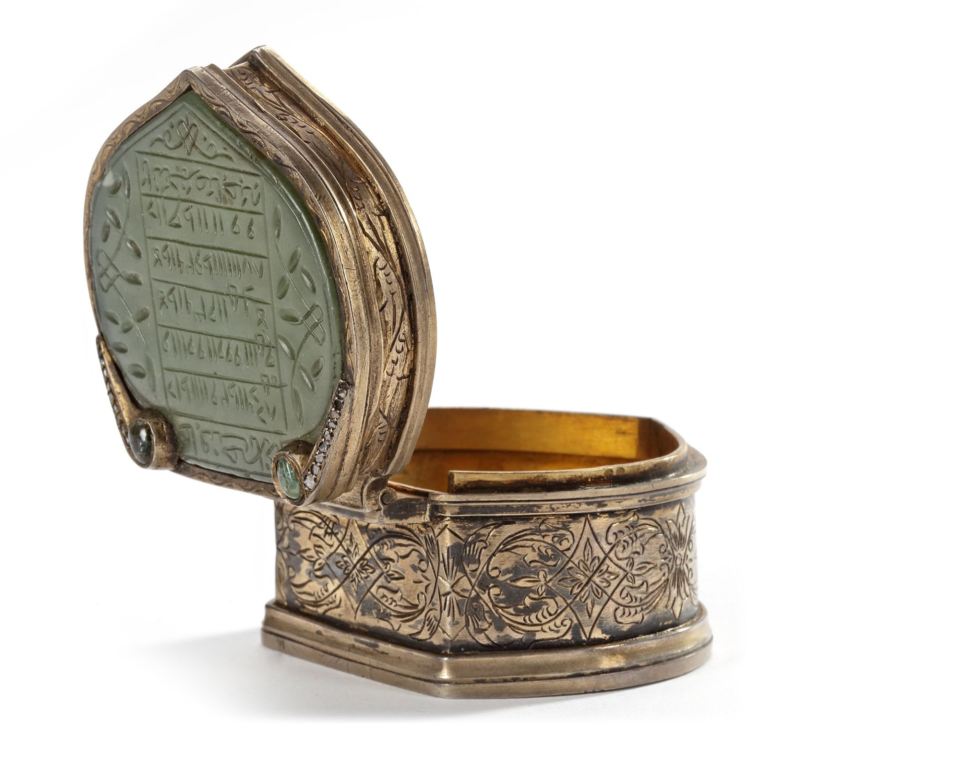 AN OTTOMAN JADE AND GEM-SET SILVER PLATED CASKET, 16TH CENTURY - Image 2 of 12