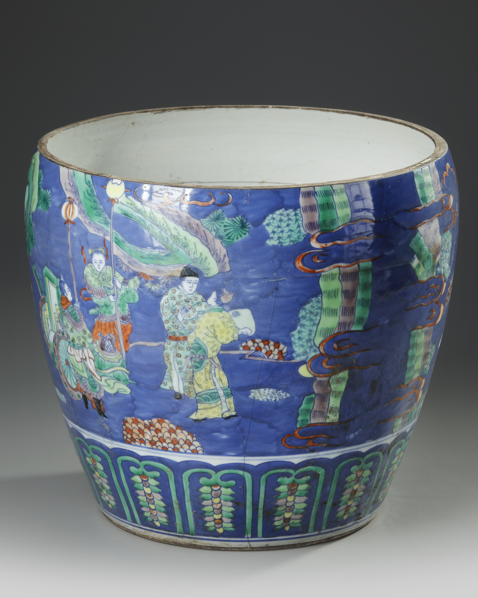 A CHINESE DOUCAI BLUE GROUND VASE, QING DYNASTY (1644-1911) - Image 2 of 4