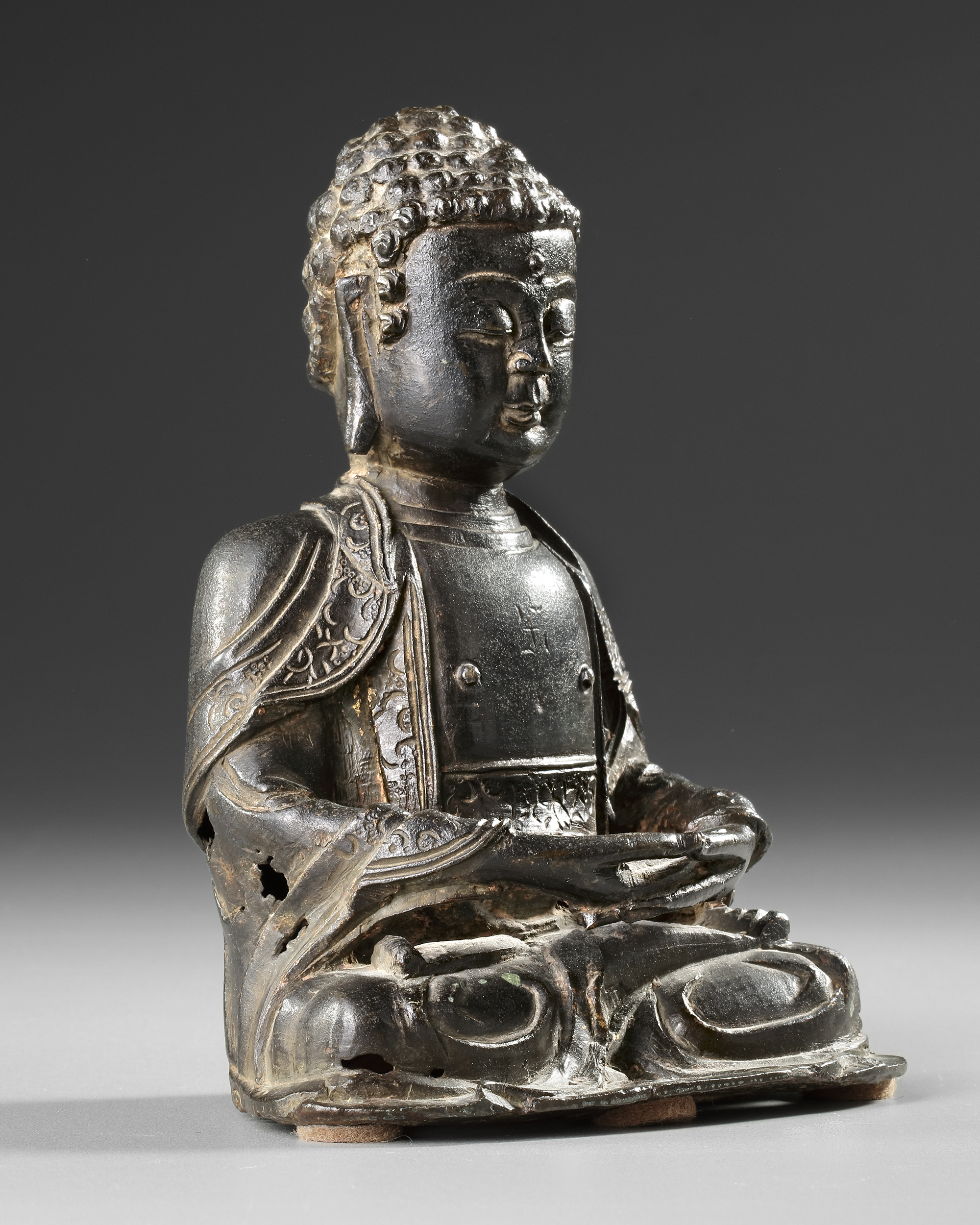 A CHINESE BRONZE SEATED BUDDHA, 19TH CENTURY - Image 5 of 6