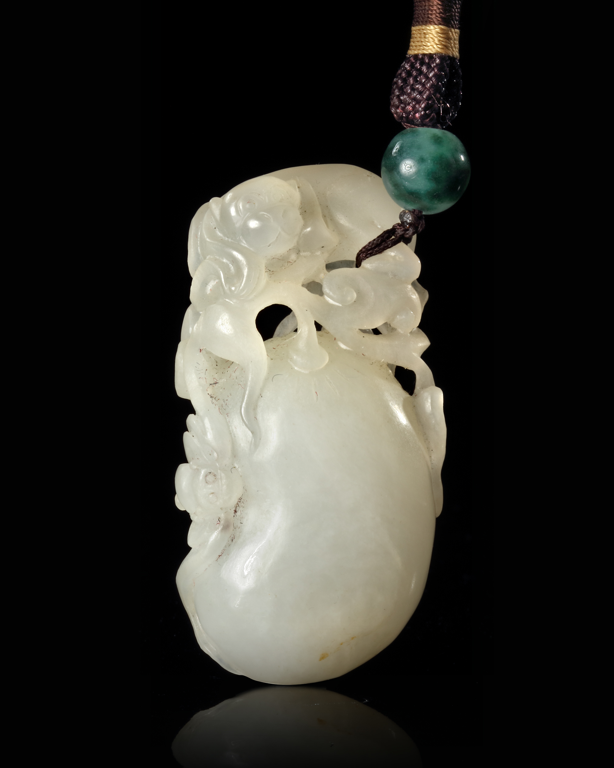 A CHINESE JADE CARVED PENDANT, 20TH CENTURY - Image 3 of 3