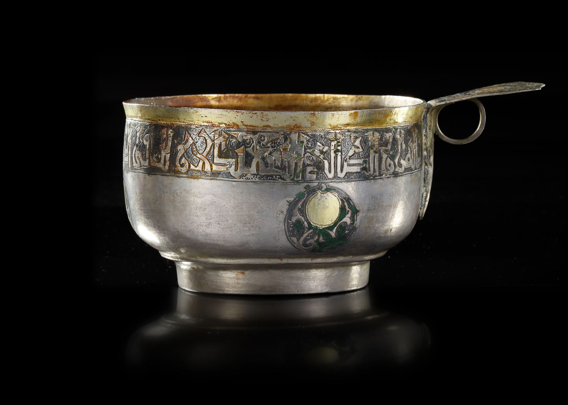 A RARE SILVER AND NIELLOED CUP WITH KUFIC INSCRIPTION, PERSIA OR CENTRAL ASIA, 11TH-12TH CENTURY