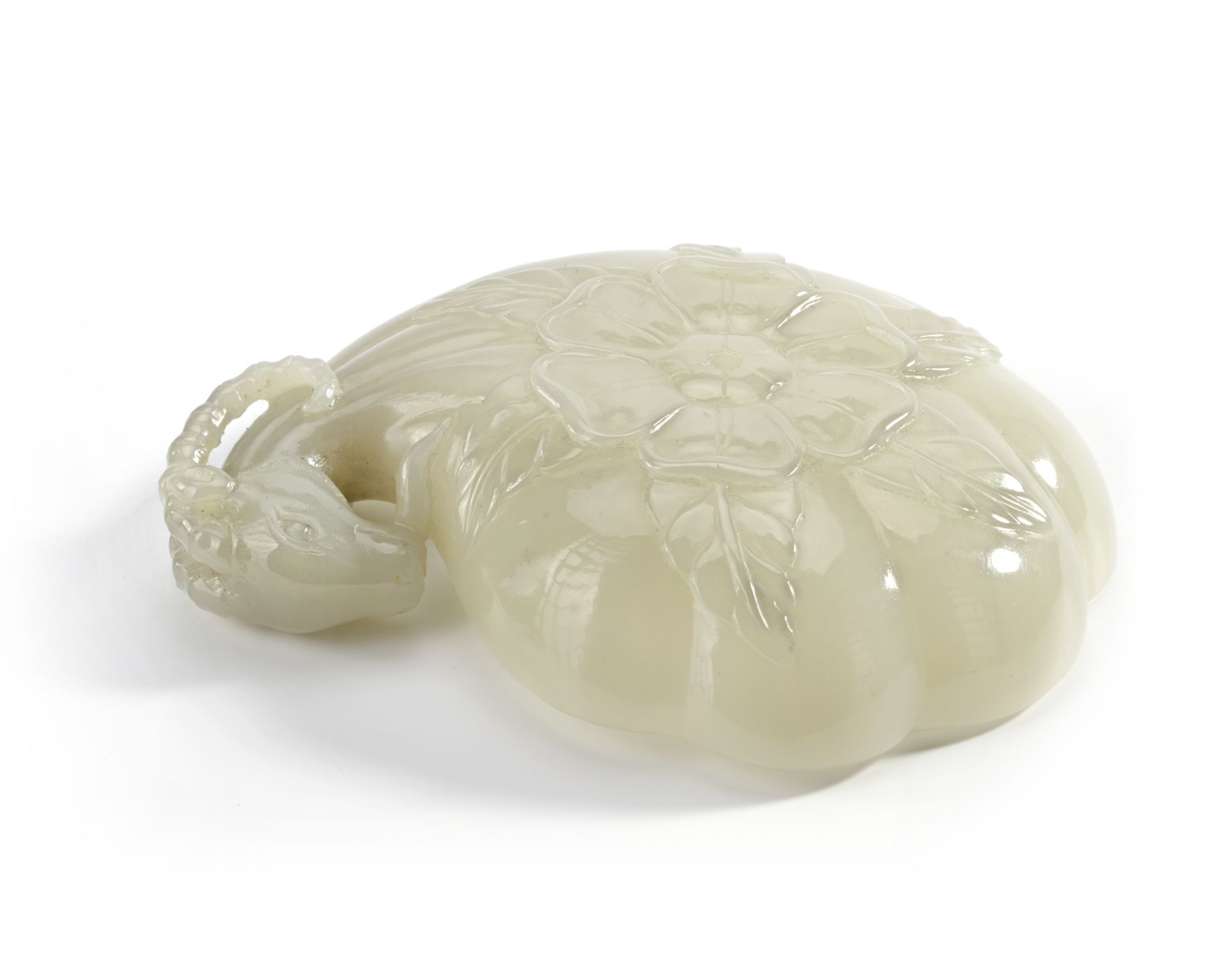 A MUGHAL-STYLE CARVED JADE RAMS CUP, 18TH CENTURY - Bild 19 aus 20