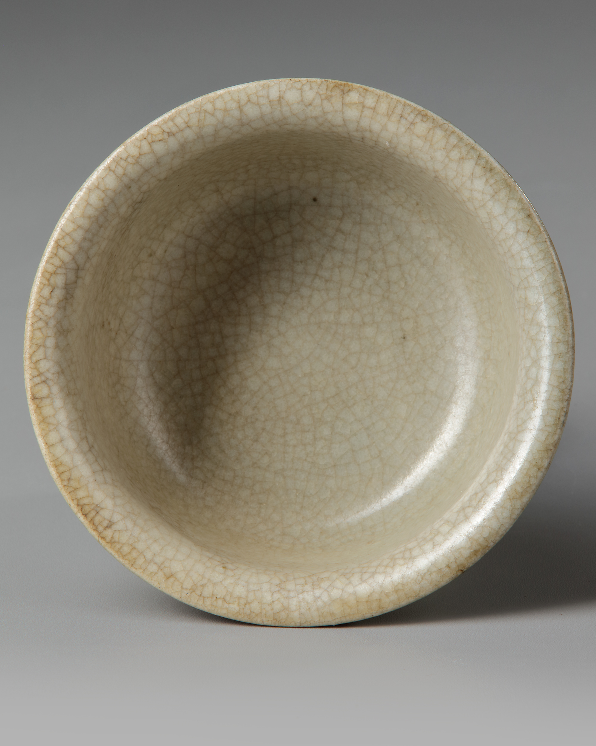 A CHINESE GU-TYPE CRACKLE GLAZED STEMCUP, QING DYNASTY (1644-1911) - Image 3 of 4