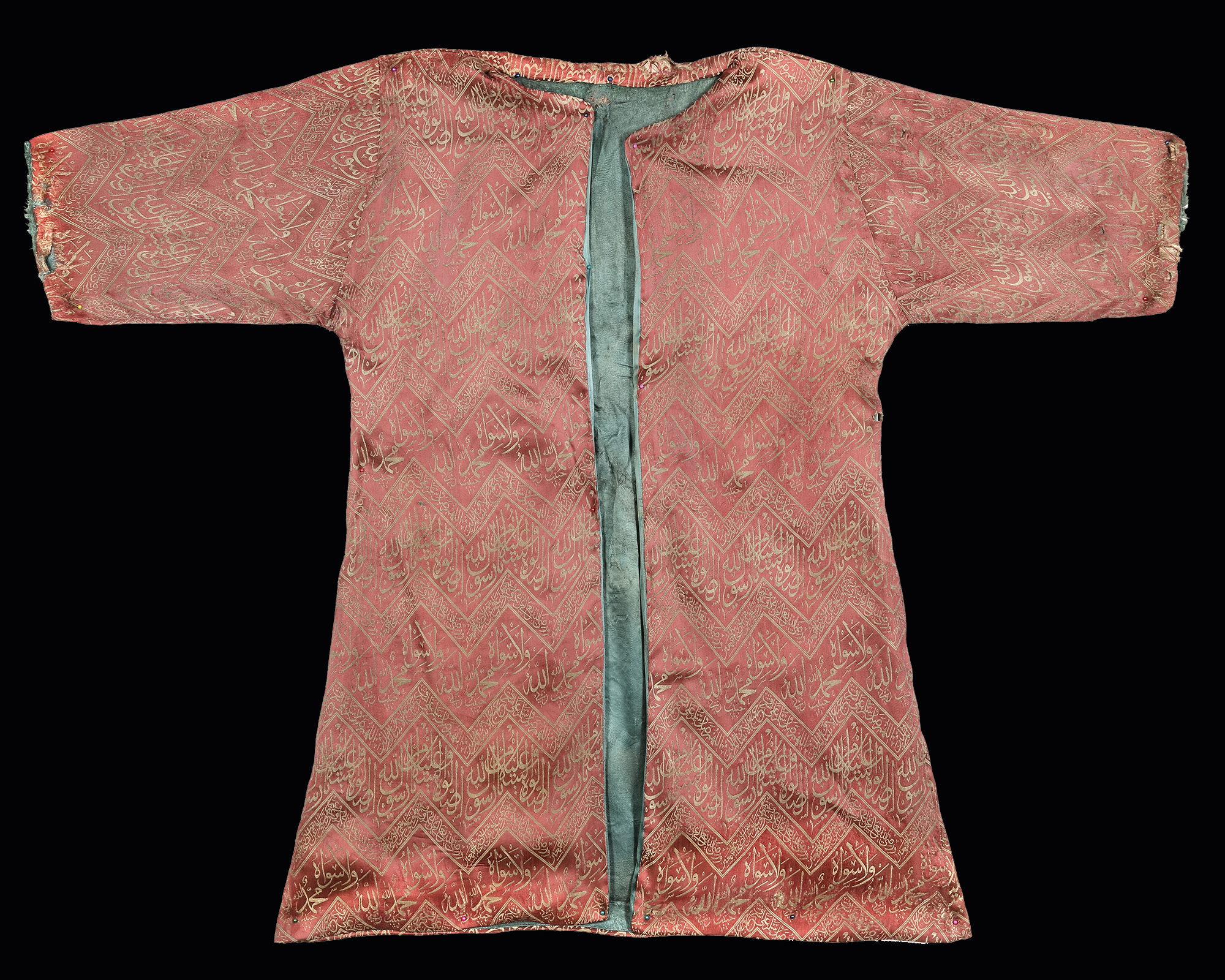 AN OTTOMAN LAMPAS-WEAVE TUNIC MADE FROM A CENOTAPH COVER, TURKEY, LATE 19TH CENTURY - Image 2 of 4