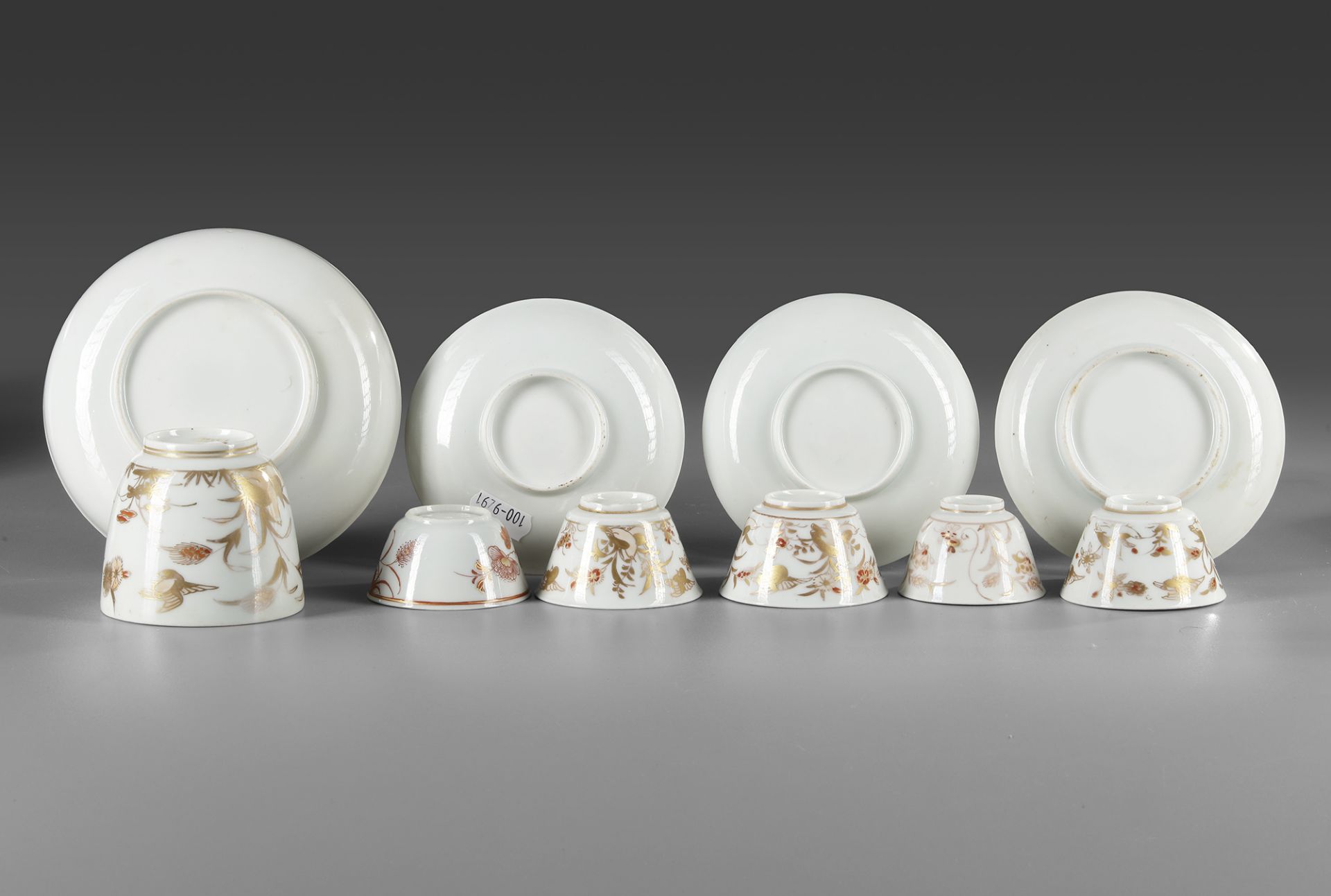 A JAPANESE COLLECTION OF SIX CUPS AND FOUR SAUCERS, 18TH CENTURY - Bild 2 aus 2