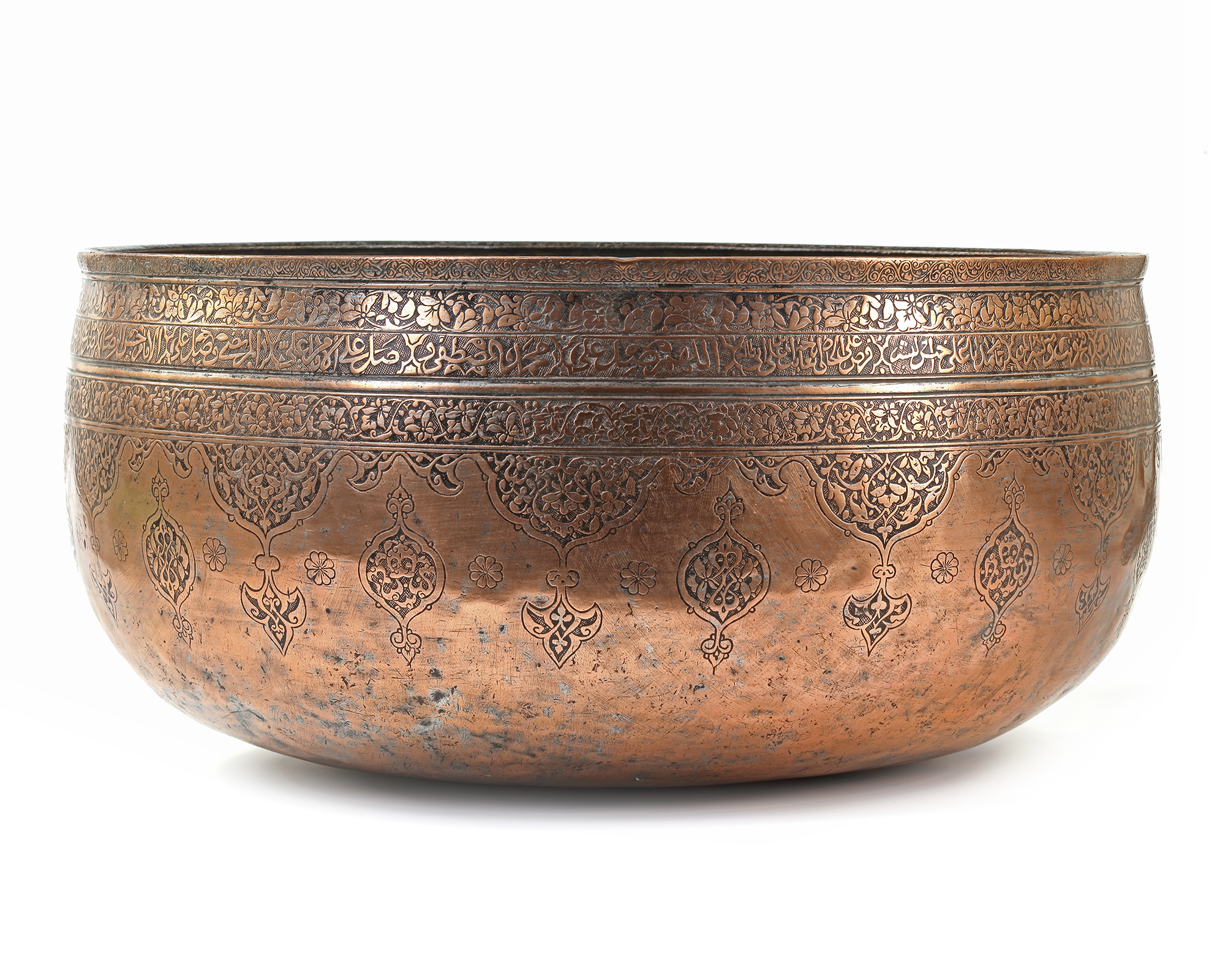 A MONUMENTAL LATE TIMURID ENGRAVED COPPER BOWL, CENTRAL ASIA, LATE 15TH-EARLY 16TH CENTURY