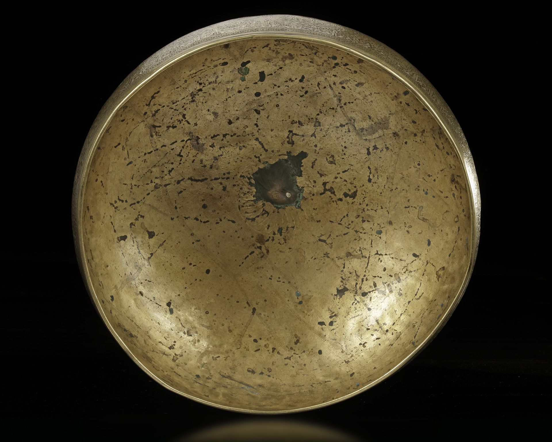 A SILVER INLAID BRASS BOWL, 14TH CENTURY - Image 8 of 10