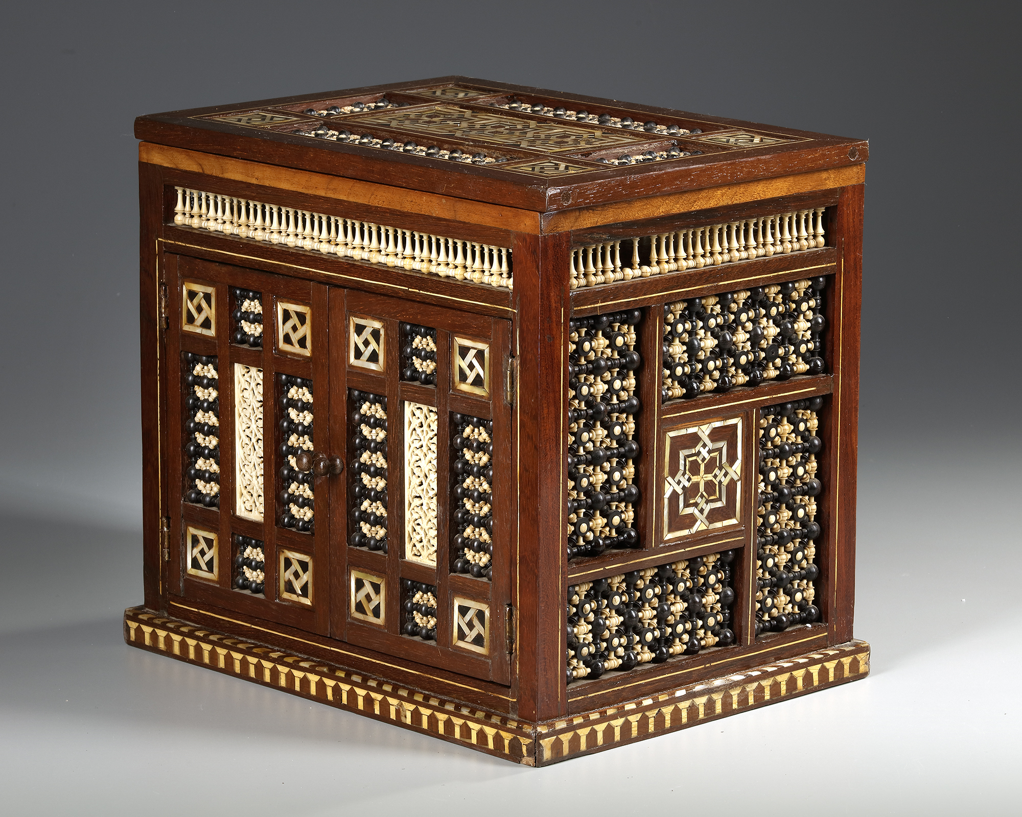 AN OTTOMAN MOTHER-OF-PEARL AND BONE INLAID CHEST, EARLY 20TH CENTURY - Image 3 of 7