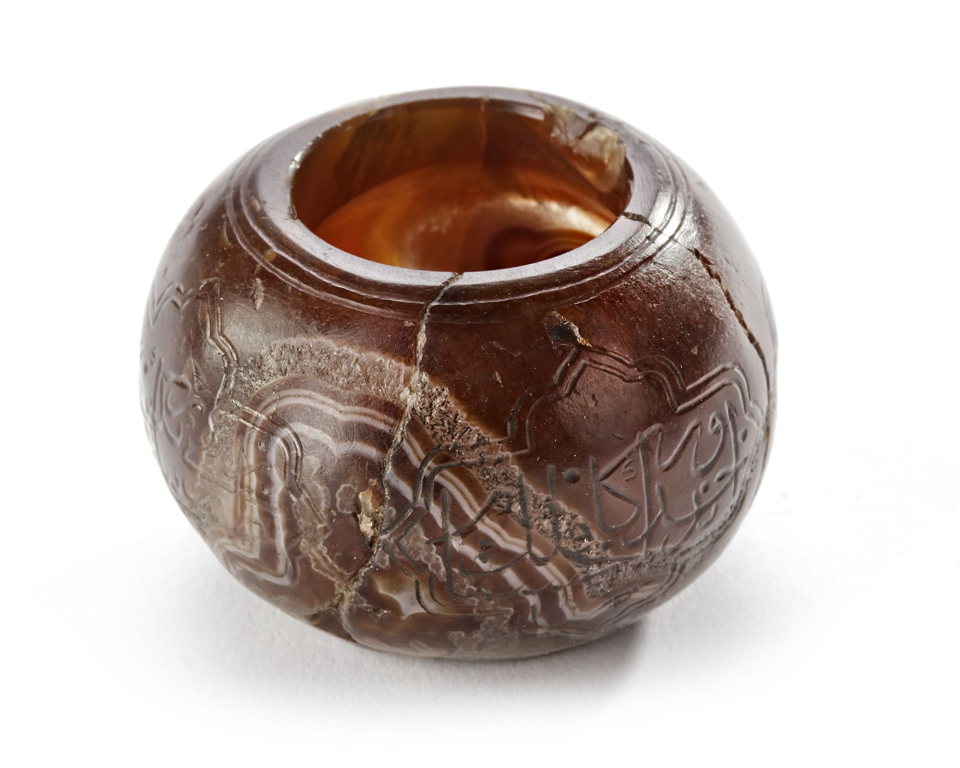 A CARVED AGATE INKWELL, PERSIA - Image 4 of 10