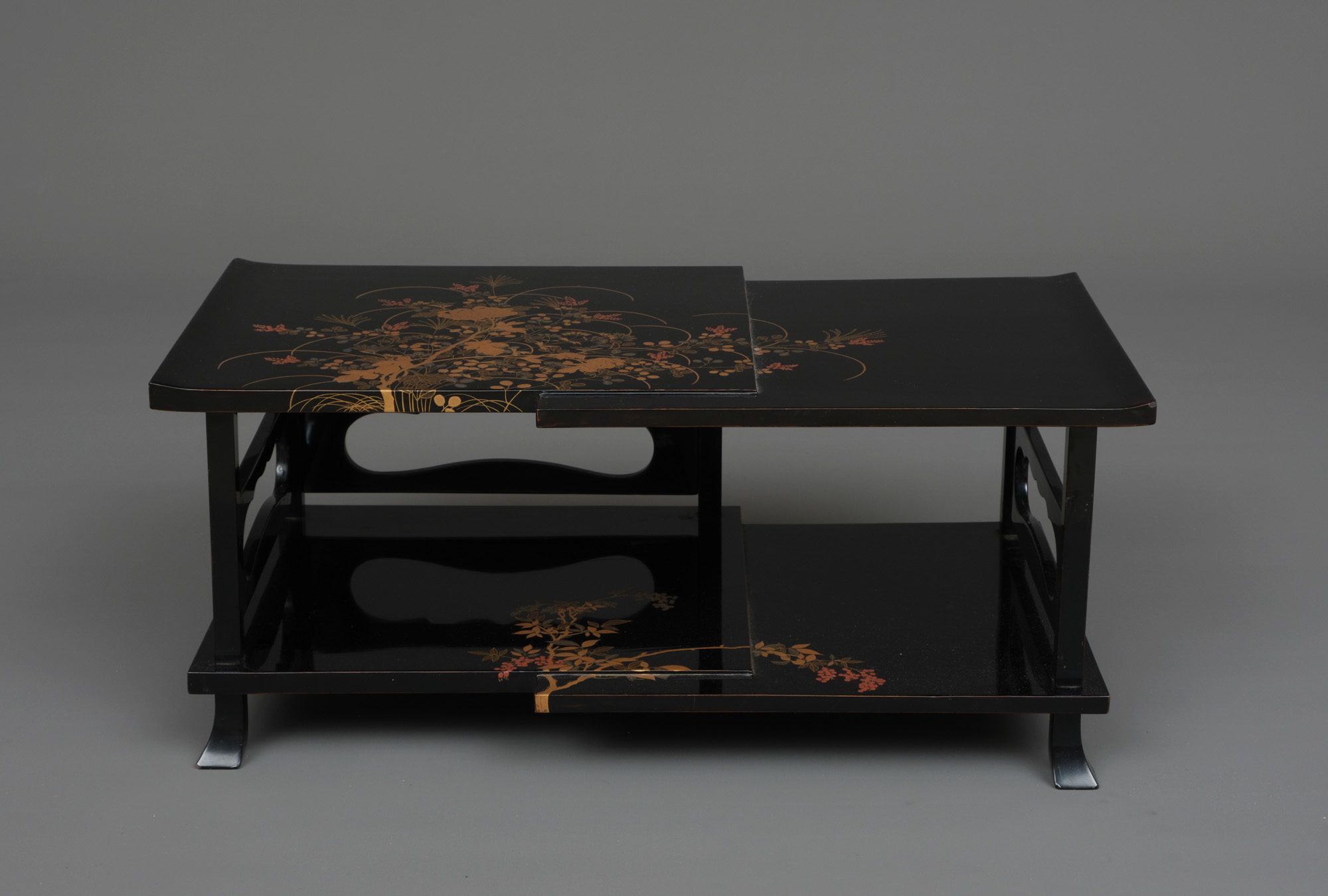 A JAPANESE LACQUER LOW TWO-TIERED DISPLAY TABLE, 1912-1926 (TAISHO PERIOD) - Image 2 of 15