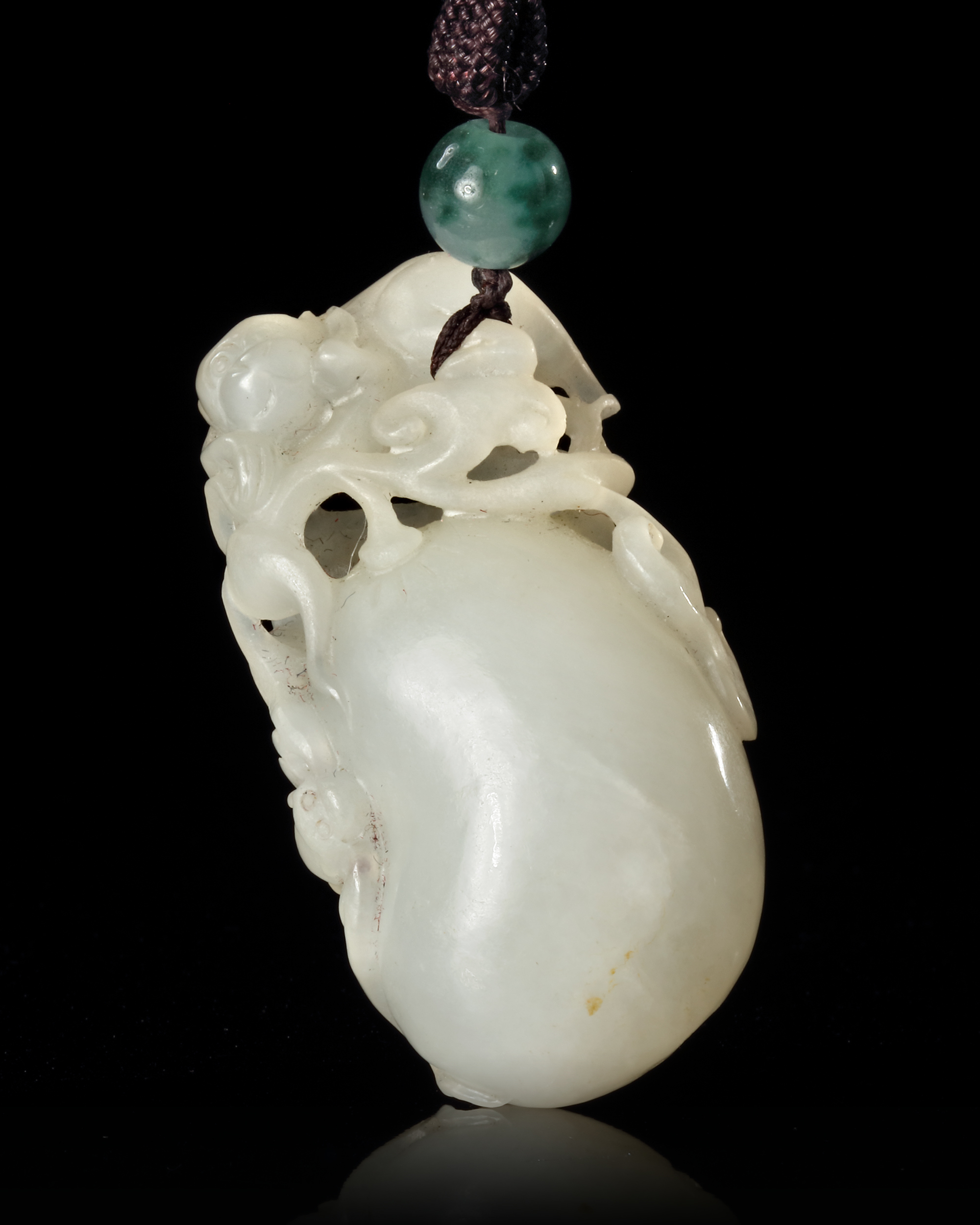 A CHINESE JADE CARVED PENDANT, 20TH CENTURY - Image 2 of 3