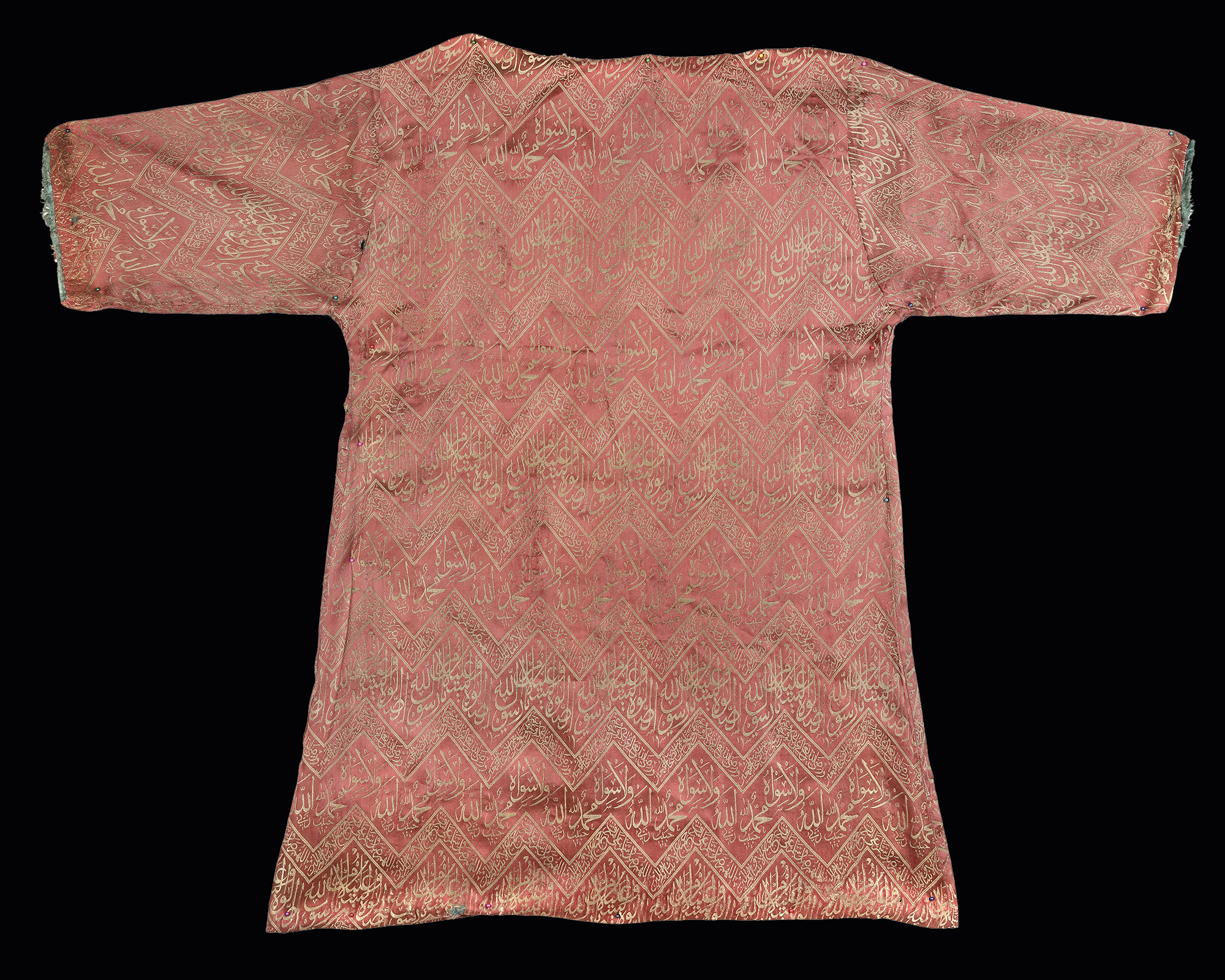 AN OTTOMAN LAMPAS-WEAVE TUNIC MADE FROM A CENOTAPH COVER, TURKEY, LATE 19TH CENTURY - Image 4 of 4