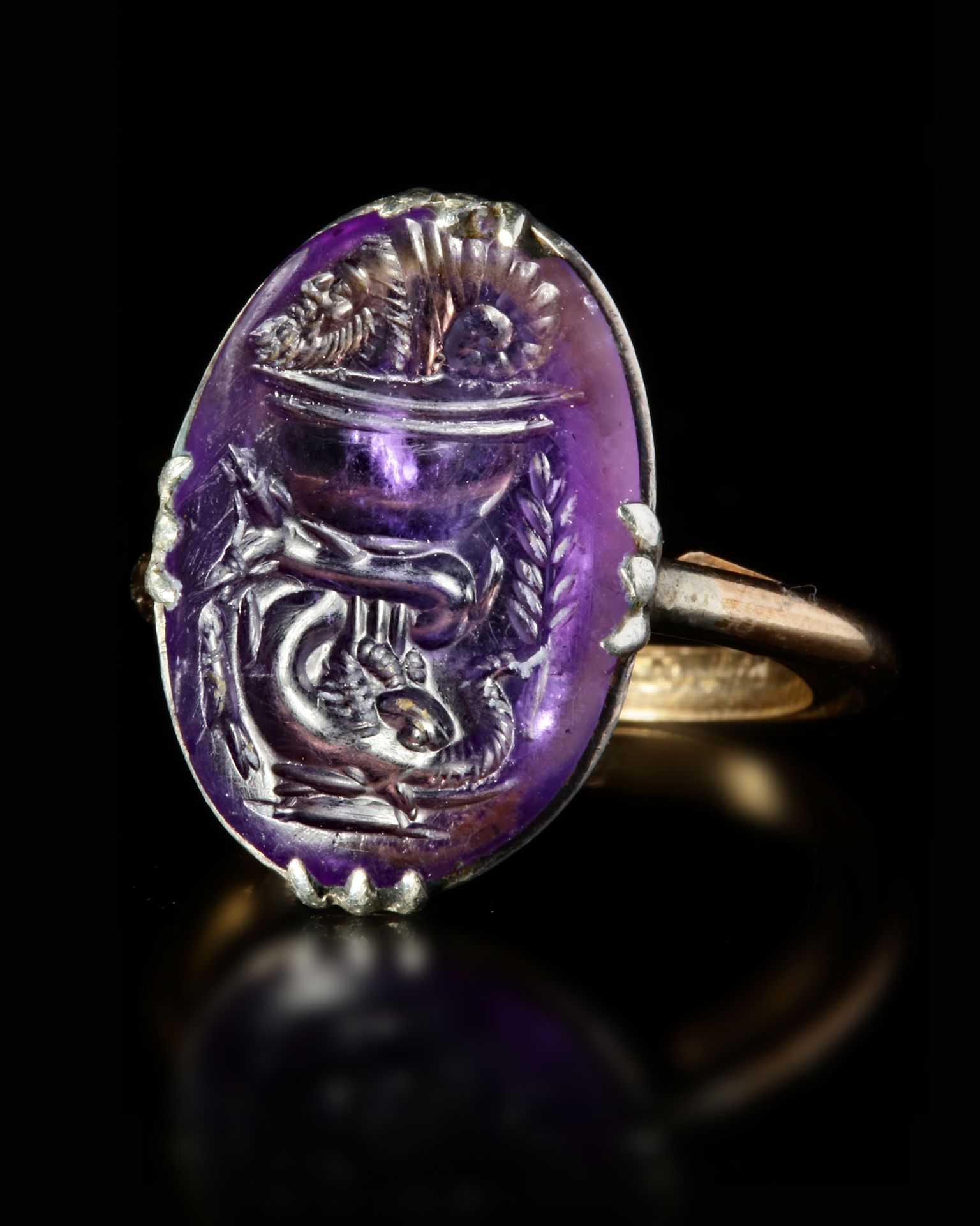 AN ANTIQUE RING WITH A ROMAN AMETHYST INTAGLIO, 1ST CENTURY AD, 18TH CENTURY RING - Image 4 of 7