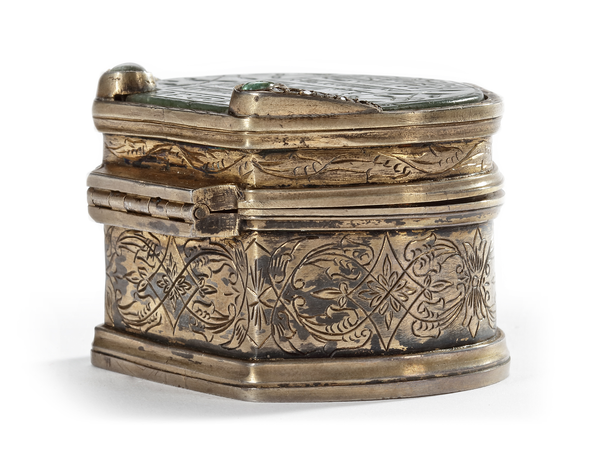 AN OTTOMAN JADE AND GEM-SET SILVER PLATED CASKET, 16TH CENTURY - Image 6 of 12