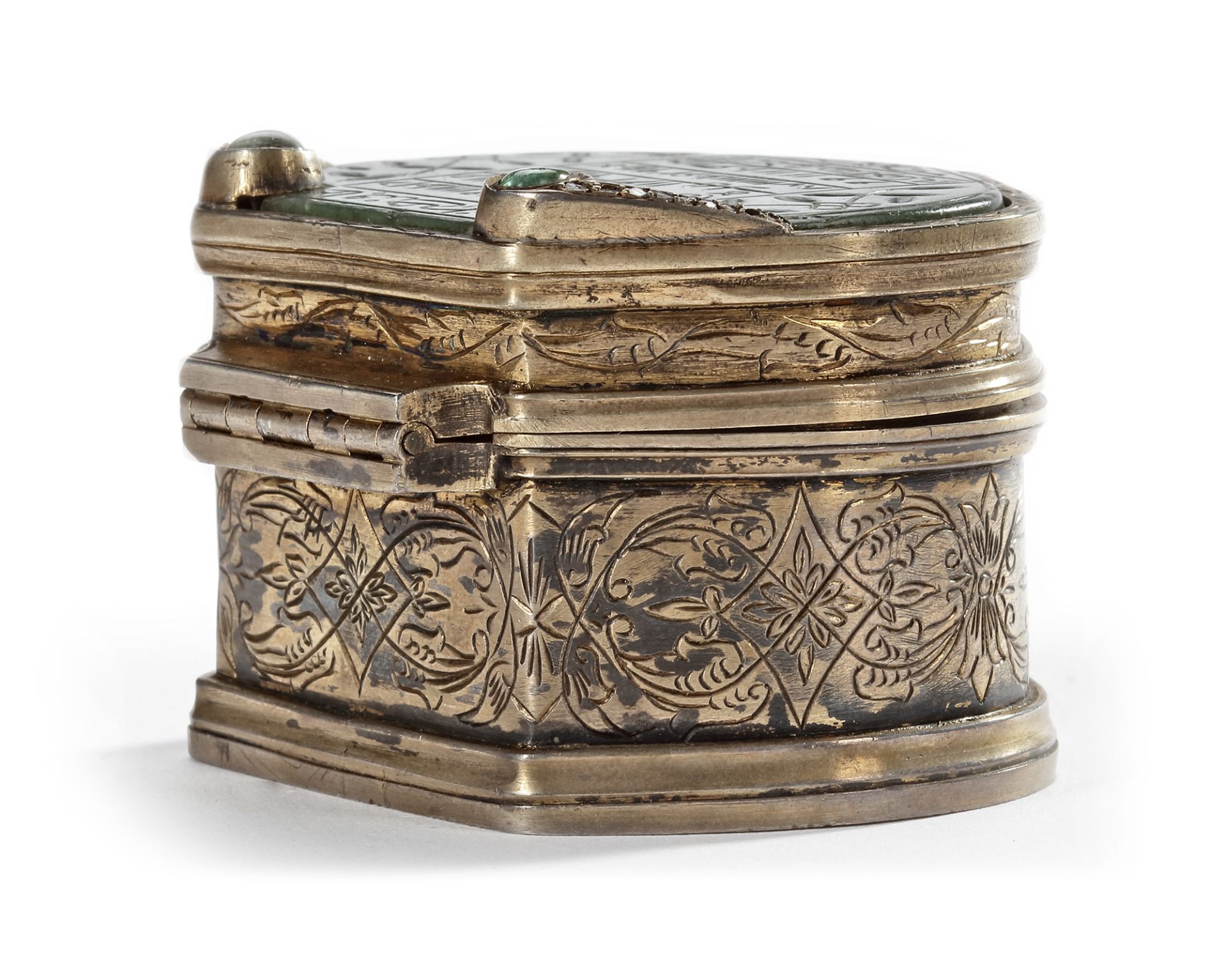 AN OTTOMAN JADE AND GEM-SET SILVER PLATED CASKET, 16TH CENTURY - Image 6 of 12