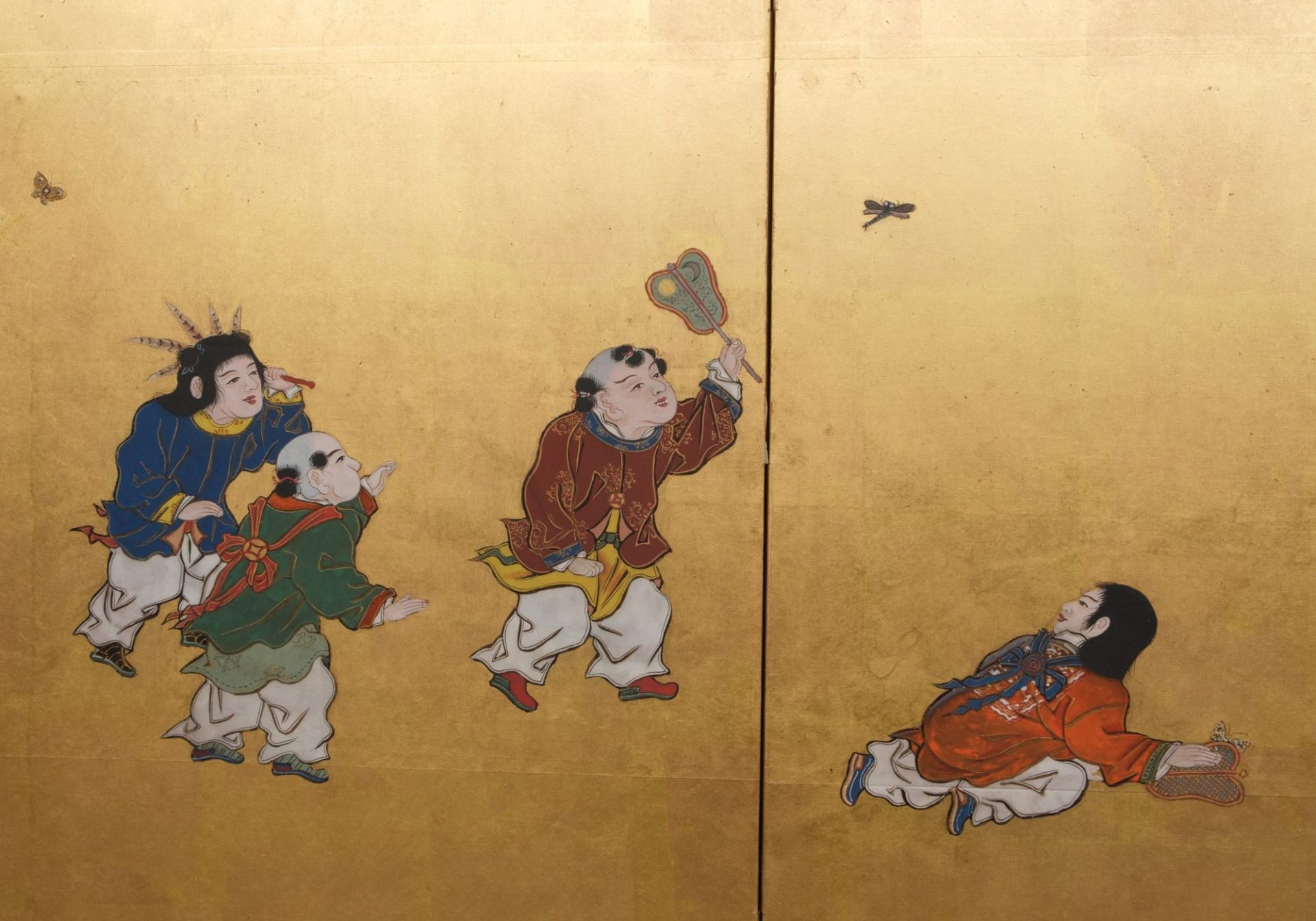 A JAPANESE 6-PANEL BYÔBU WITH PLAYING CHILDREN, SECOND HALF 19TH CENTURY (EARLY MEIJI PERIOD) - Bild 3 aus 6
