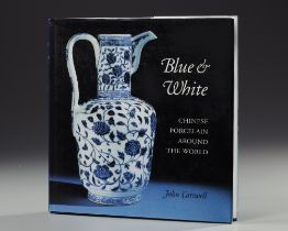 BLUE AND WHITE: CHINESE PORCELAIN AROUND THE WORLD BY JOHNS CARSWELL, PRINTED IN SPAIN 2005