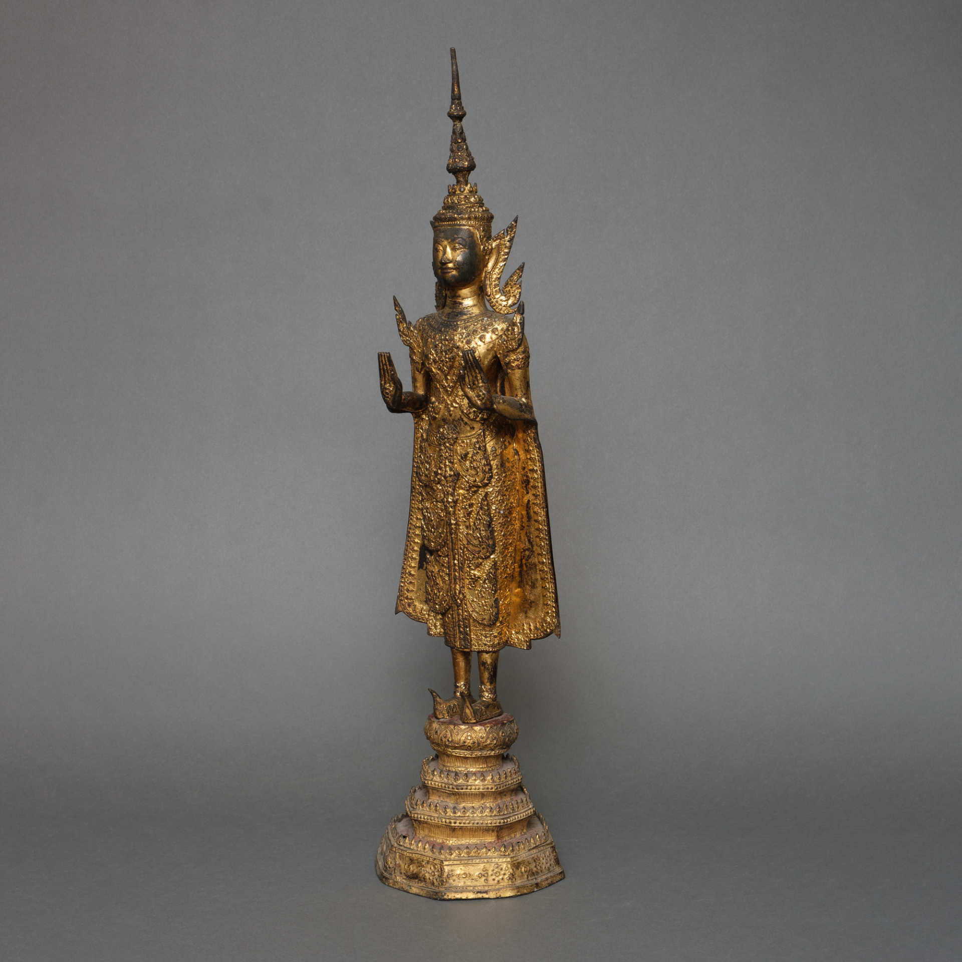 A THAI GILDED BRONZE SCULPTURE OF RATTANAKOSIN ‘MONDAY BUDDHA’, 1868-1910 (RATTANAKOSIN-RAMA V PERIO - Bild 8 aus 8