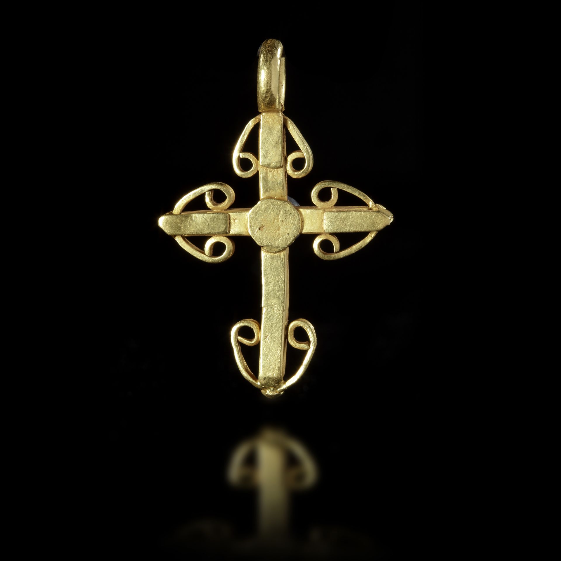 AN UNUSUAL BYZANTINE GOLD CROSS, 6TH-7TH CENTURY AD - Bild 2 aus 4