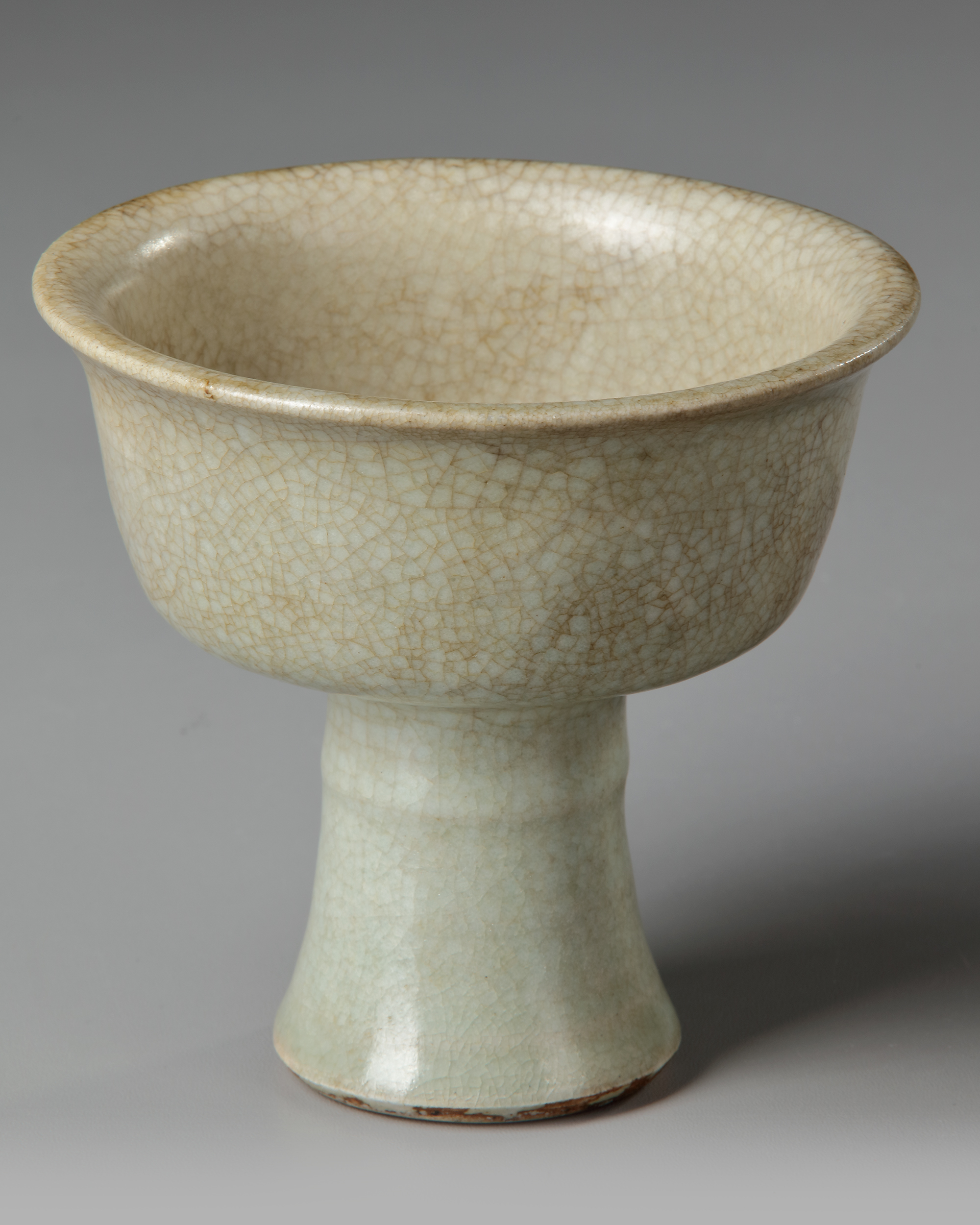 A CHINESE GU-TYPE CRACKLE GLAZED STEMCUP, QING DYNASTY (1644-1911) - Image 2 of 4