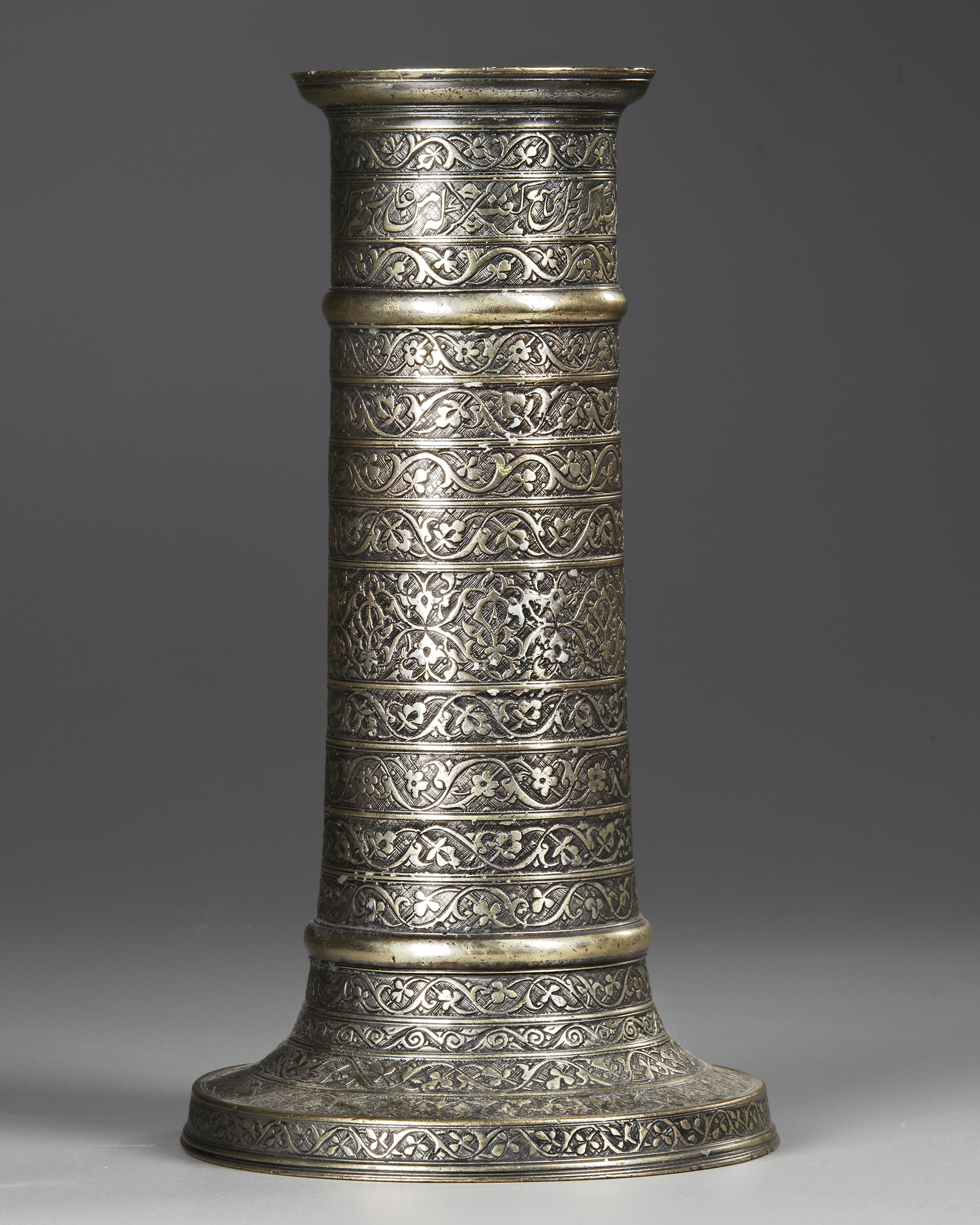A SAFAVID BRASS TORCH STAND (SHAMDAN), PERSIA, 17TH CENTURY - Image 2 of 8