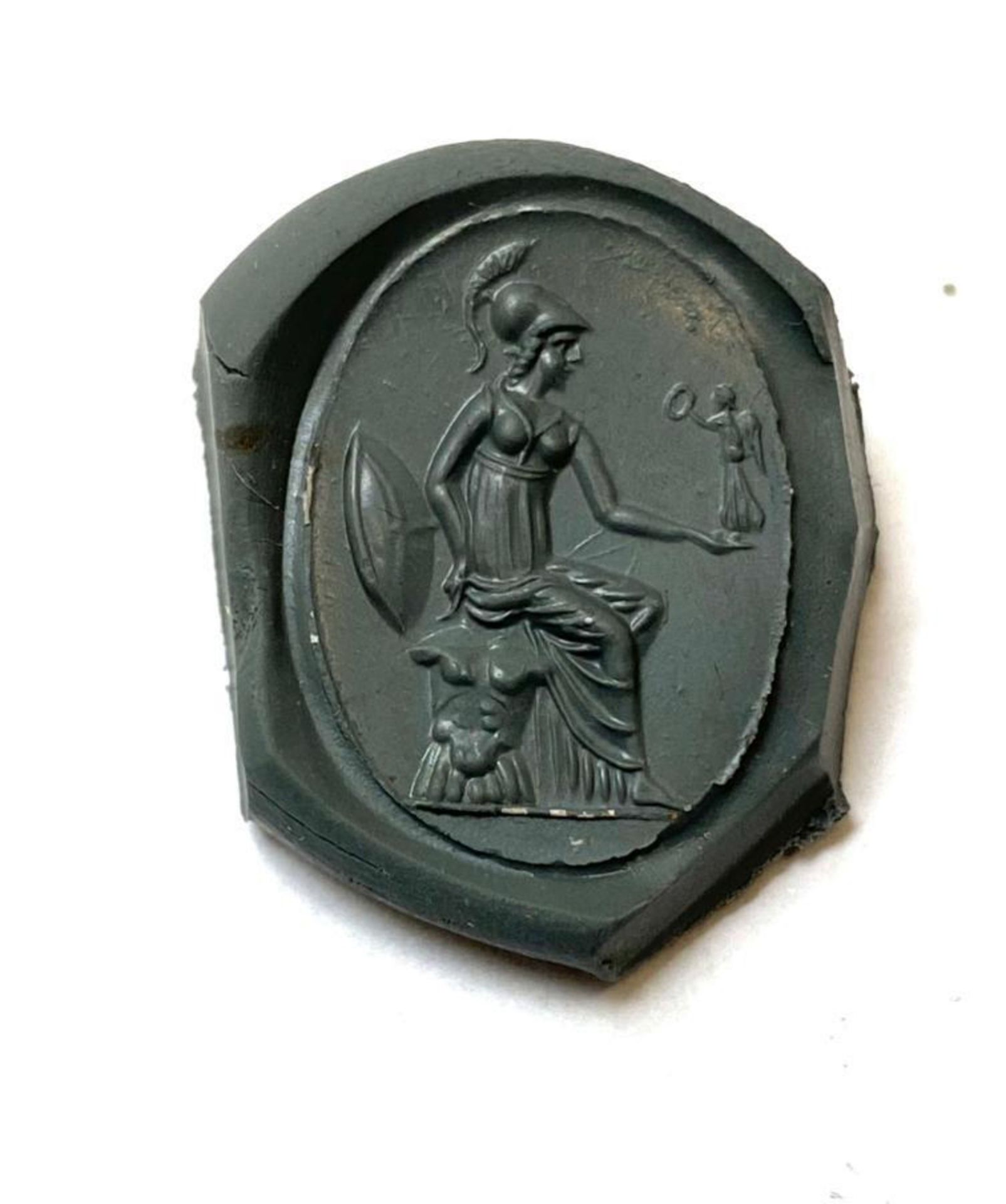 A LARGE ROMAN GOLD RING WITH A BLACK JASPER INTAGLIO OF MINERVA/ATHENA, 1ST CENTURY AD - Bild 5 aus 5