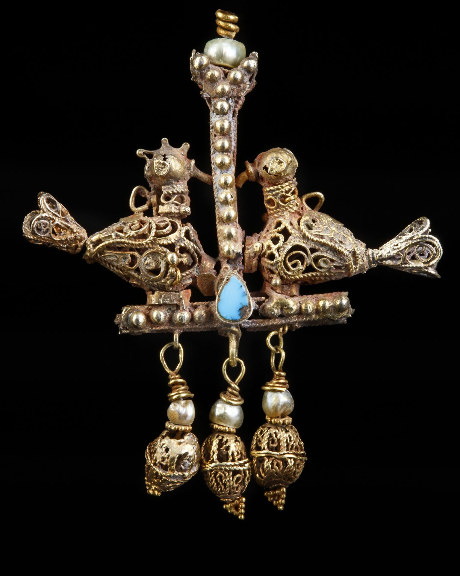 A SELJUK GOLD PENDANT, PERSIA, 11TH-12TH CENTURY