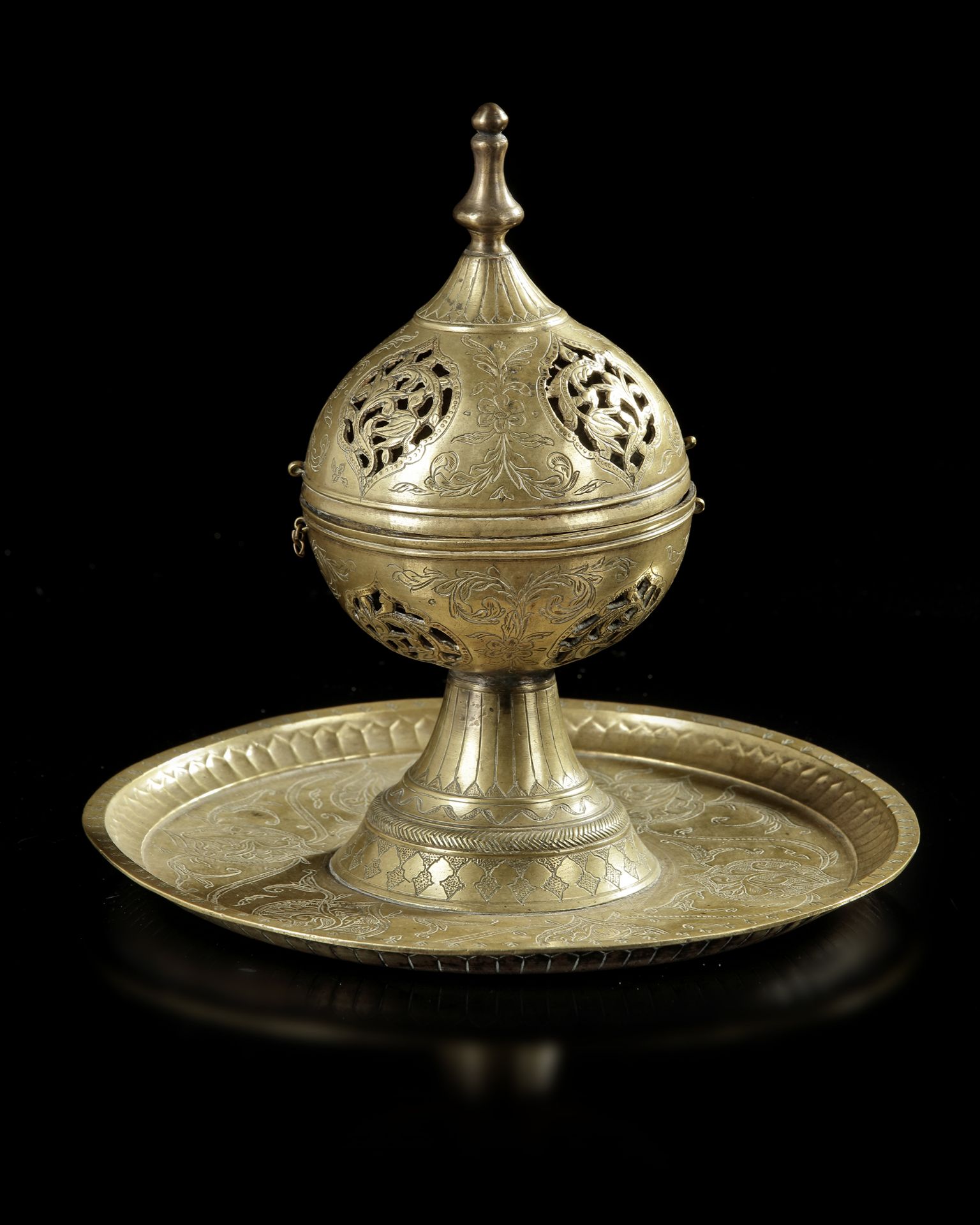 A BRASS INCENSE BURNER, DECCAN, 16TH CENTURY - Image 2 of 10