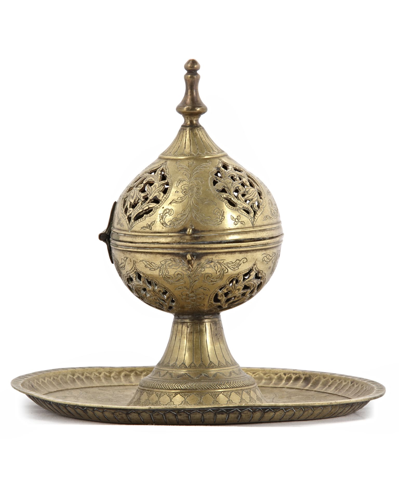 A BRASS INCENSE BURNER, DECCAN, 16TH CENTURY - Image 4 of 10