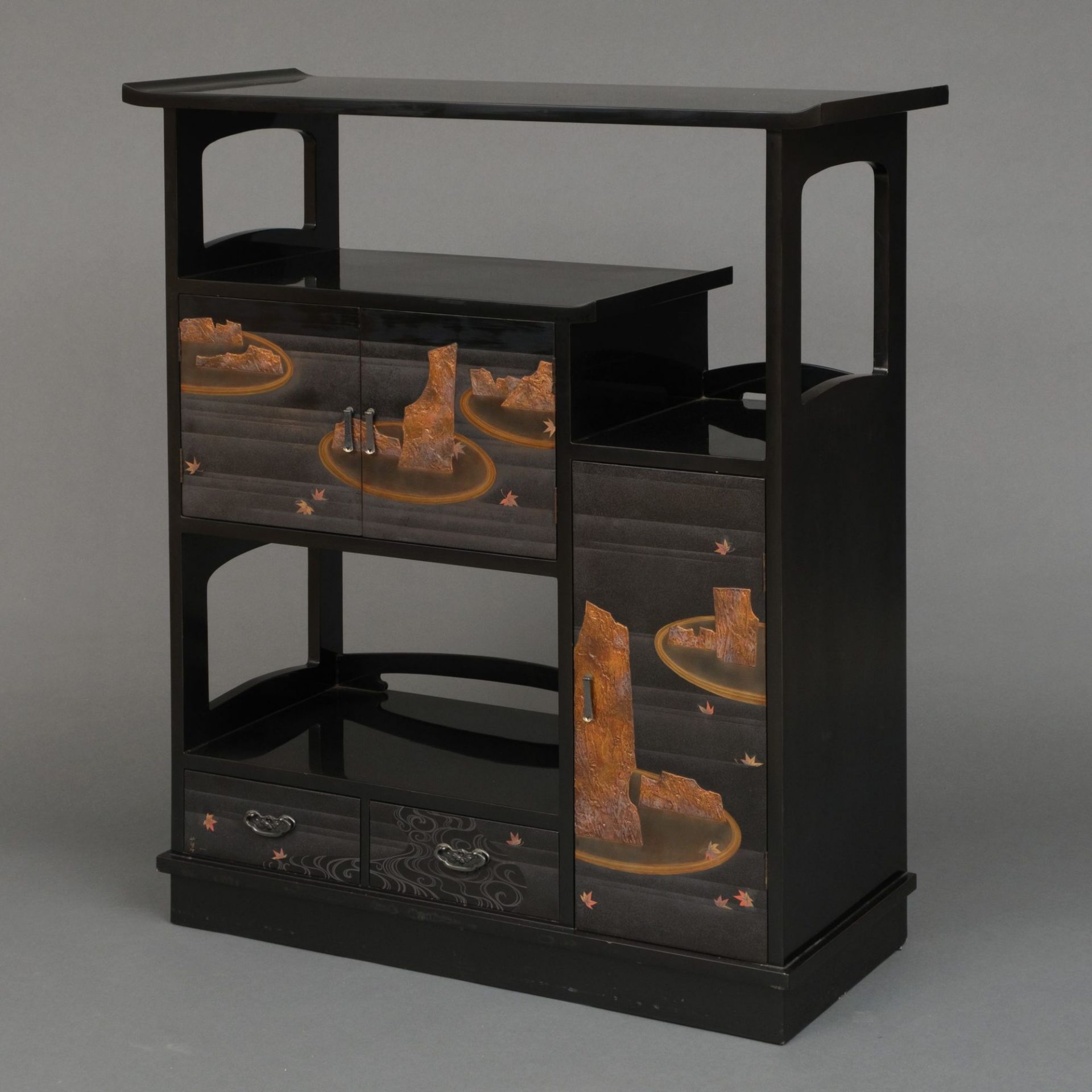 A JAPANESE LACQUERED KAZARI’DANA (DISPLAY CABINET), 1950-1989 (LATE SHOWA PERIOD) - Bild 2 aus 13