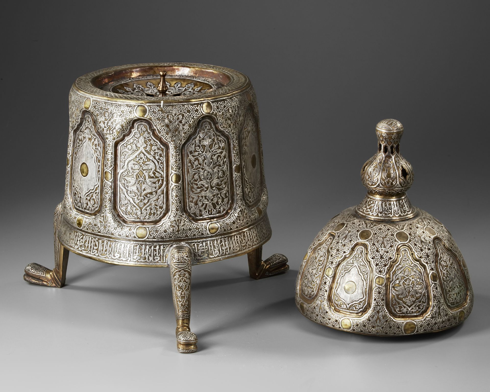 A MAMLUK REVIVAL SILVER INLAID BRONZE INCENSE BURNER, 20TH CENTURY - Bild 3 aus 4