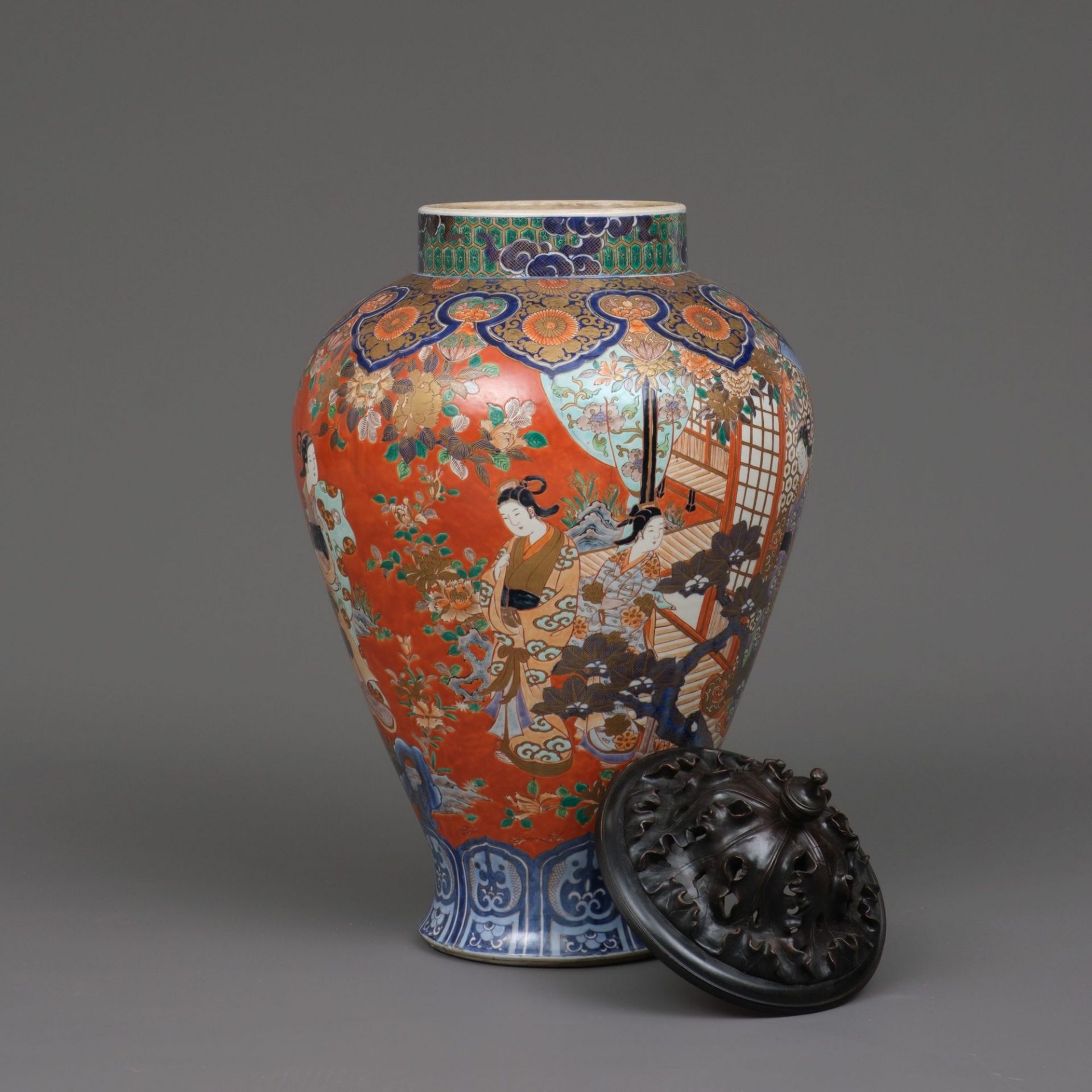 A LARGE JAPANESE IMARI-VERTE PORCELAIN VASE, SECOND HALF 19TH CENTURY (EARLY MEIJI PERIOD) - Image 2 of 6