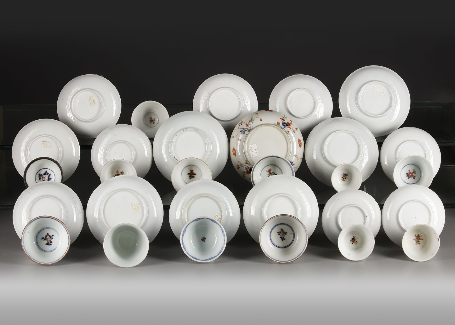 A CHINESE COLLECTION OF IMARI 13 CUPS AND 16 SAUCERS, 18TH CENTURY - Image 3 of 3