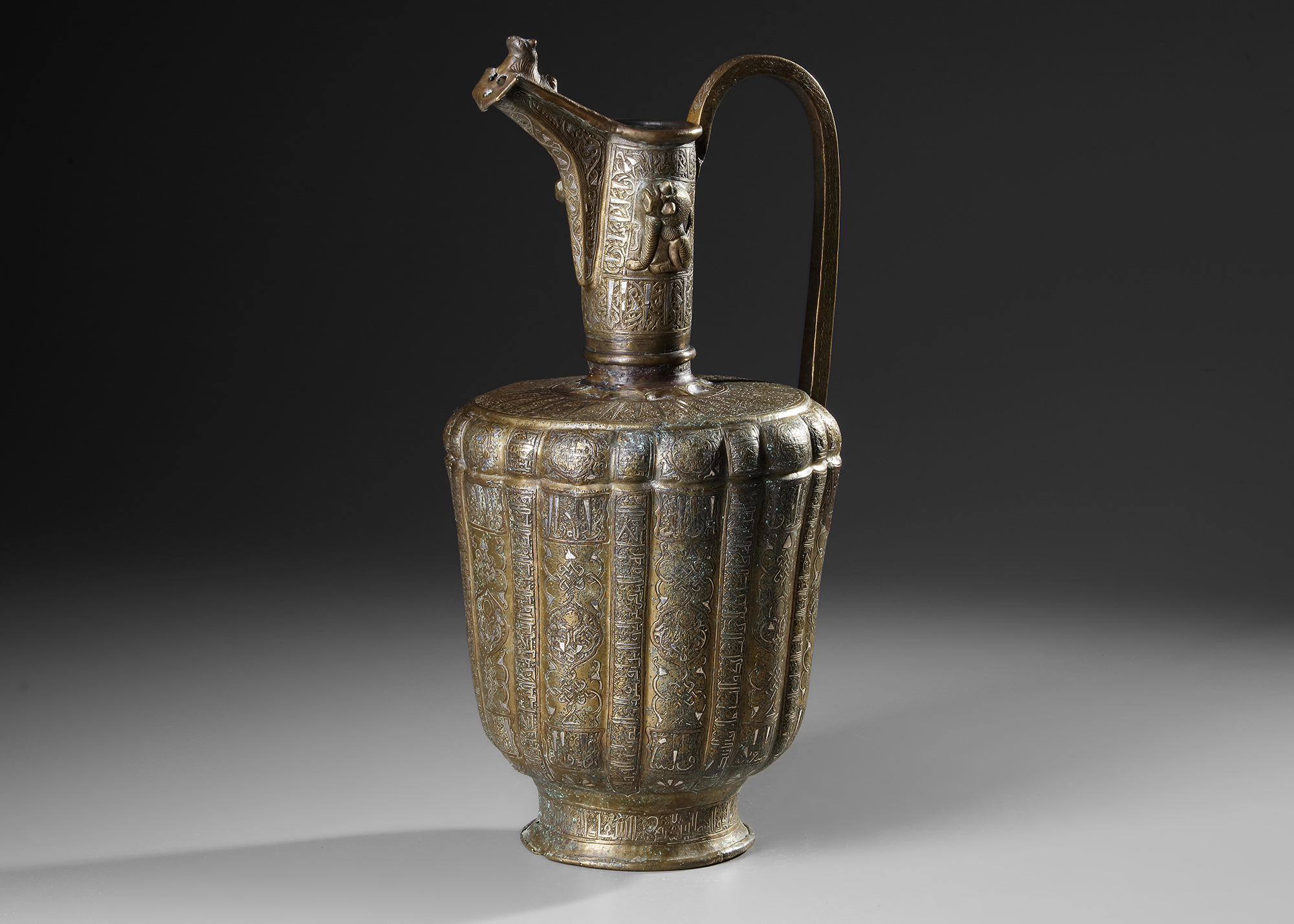 A SILVER AND COPPER INLAID EWER, 12TH CENTURY - Image 3 of 30