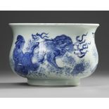 A CHINESE BLUE AND WHITE POT, 19TH CENTURY