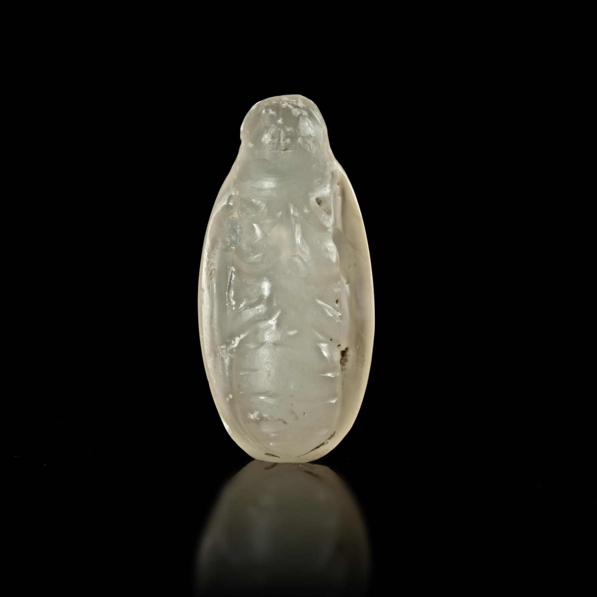 A ROMAN CHALCEDONY AMULET IN THE FORM OF A CICADA, 1ST CENTURY AD - Bild 2 aus 4