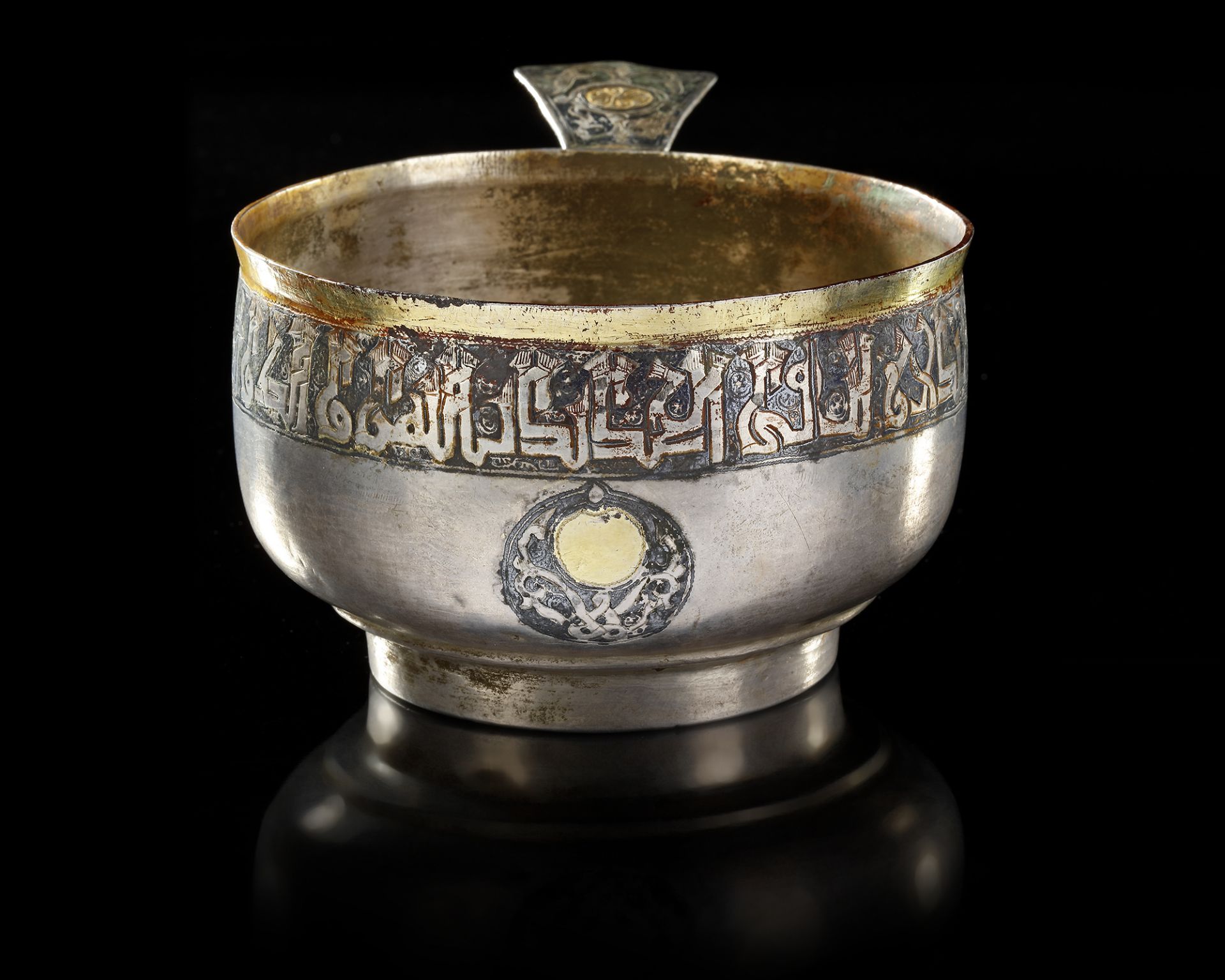 A RARE SILVER AND NIELLOED CUP WITH KUFIC INSCRIPTION, PERSIA OR CENTRAL ASIA, 11TH-12TH CENTURY - Image 15 of 34