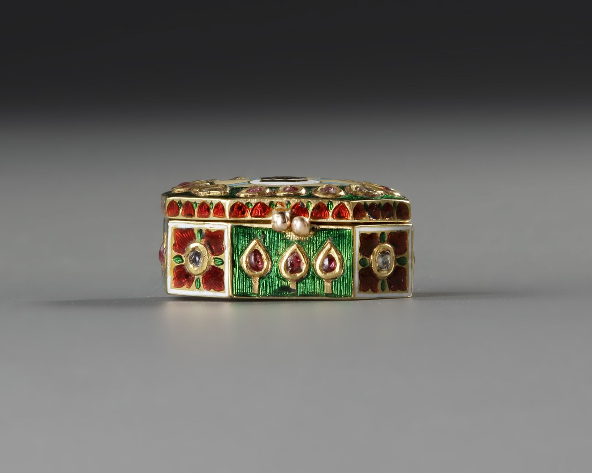 A HEXAGONAL GOLD GEMSET QURAN CASE CUM PENDANT, LUCKNOW OR DECCAN, 19TH CENTURY - Image 6 of 12