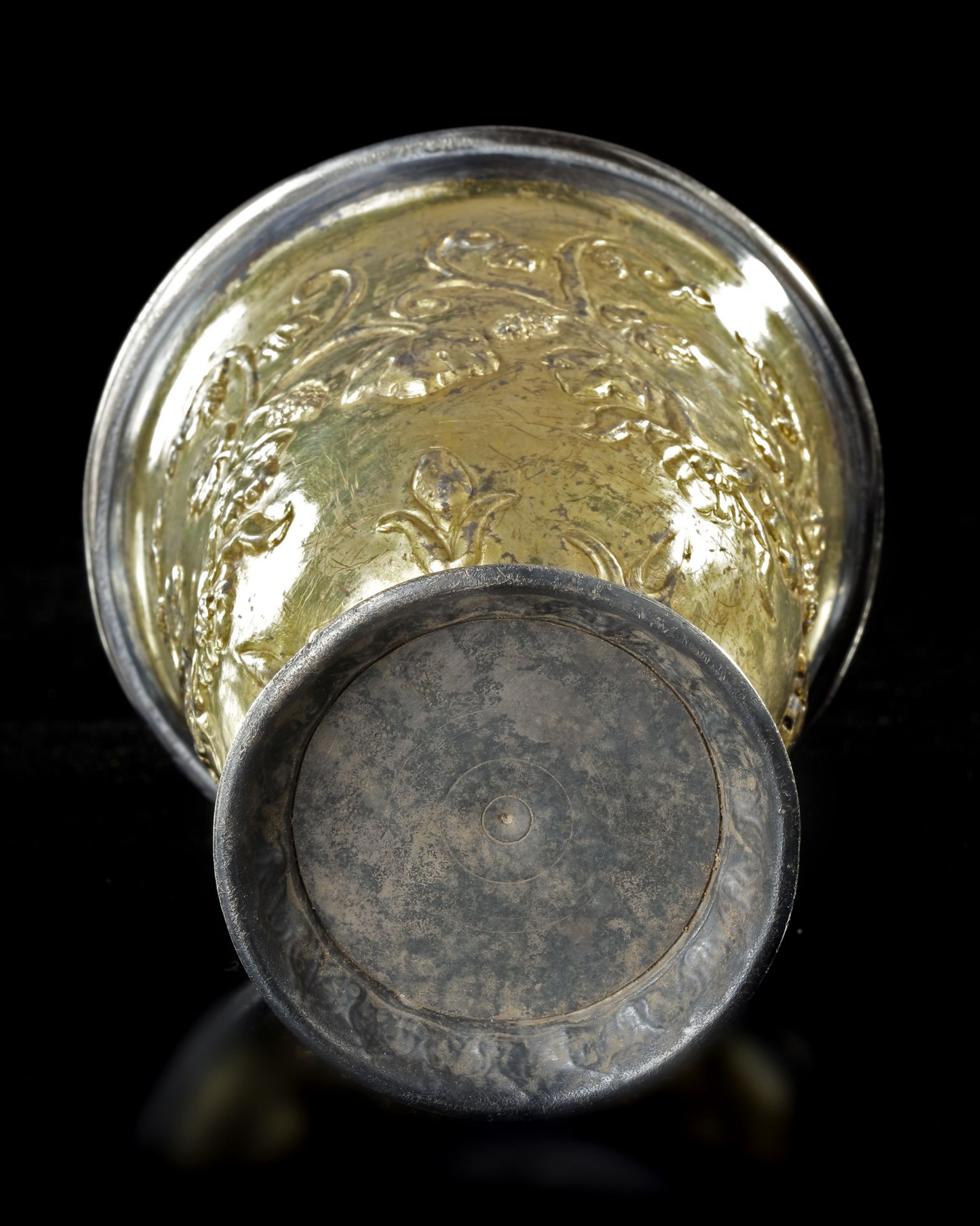 A PARCEL GILT SILVER PEDESTAL CUP, 4TH CENTURY AD - Bild 4 aus 4