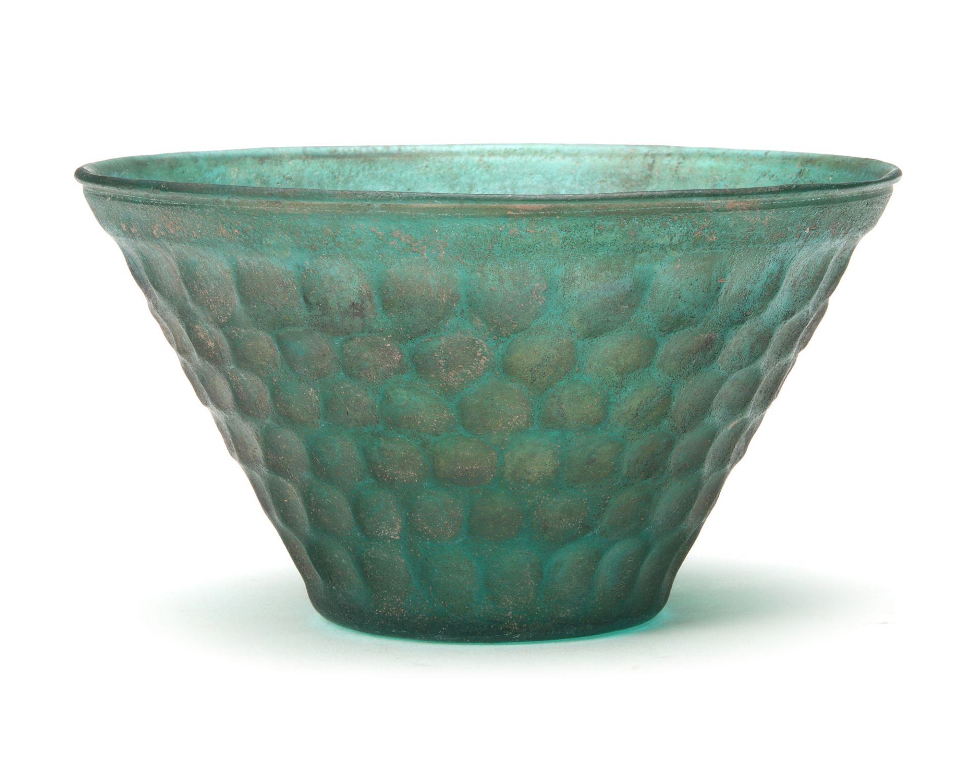 A PERSIAN GREEN CUT GLASS BOWL, 8TH-9TH CENTURY - Image 4 of 10