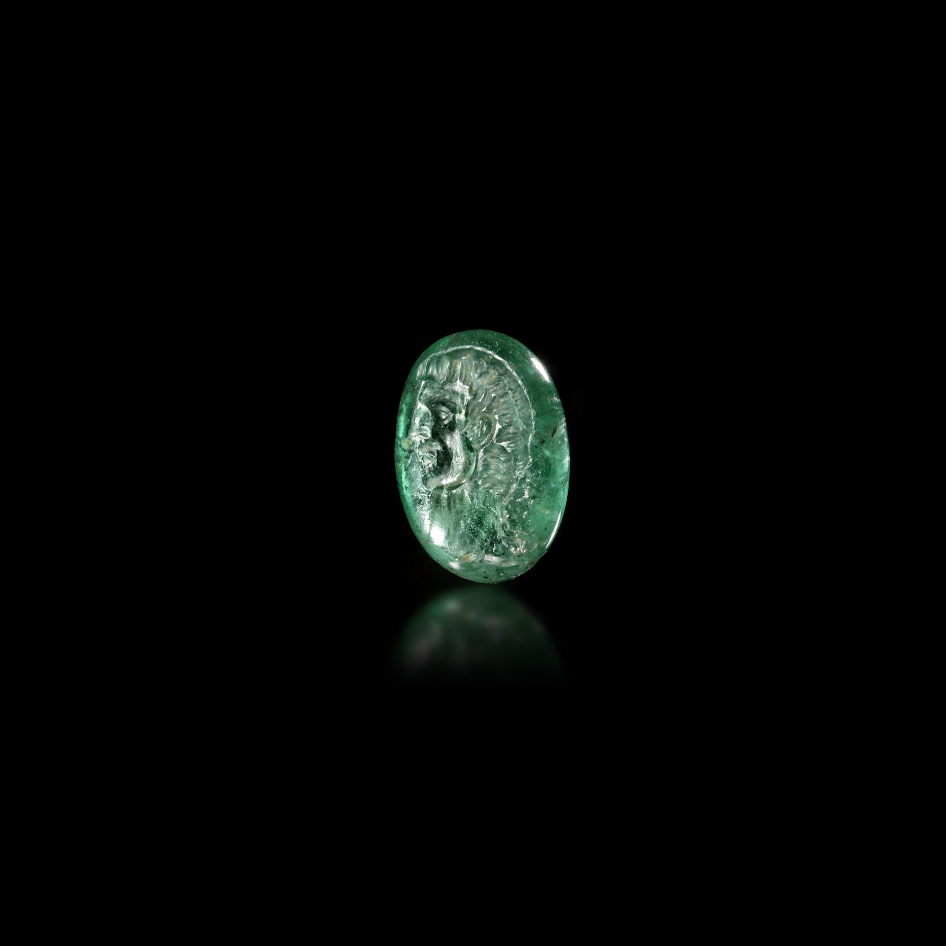 AN EMERALD INTAGLIO SHOWING THE BUST OF A MAN, 1ST CENTURY BC - Image 2 of 3