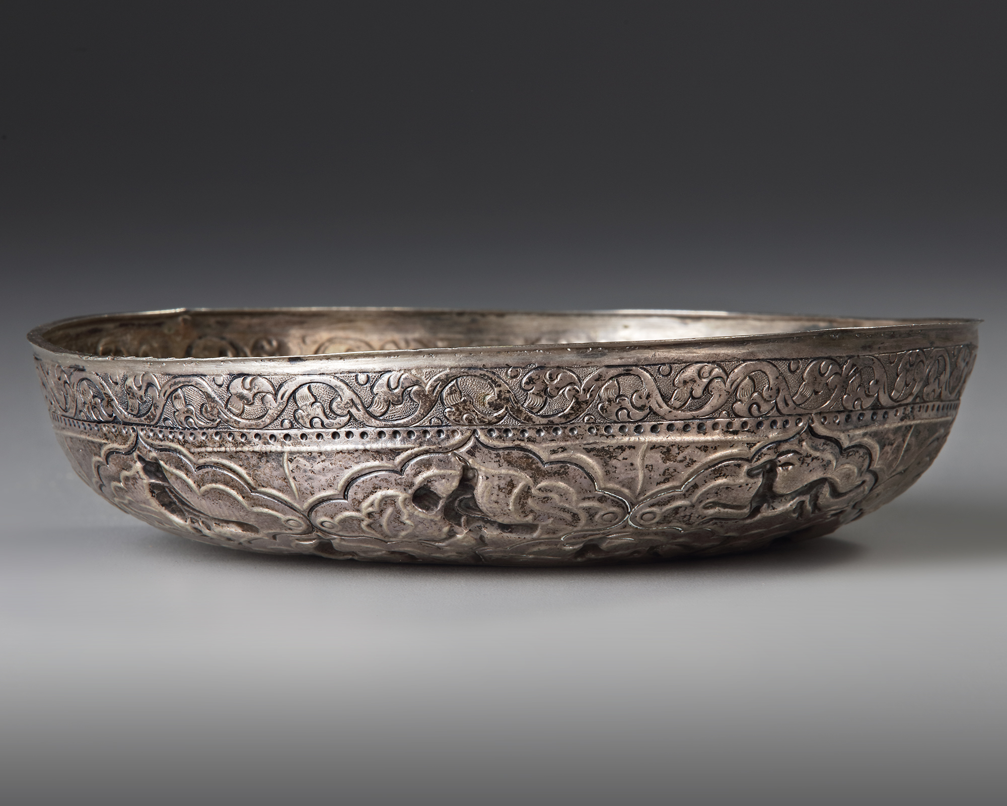 AN OTTOMAN SILVER AND GILT BOWL, OTTOMAN PROVINCES, 16TH CENTURY - Image 3 of 5