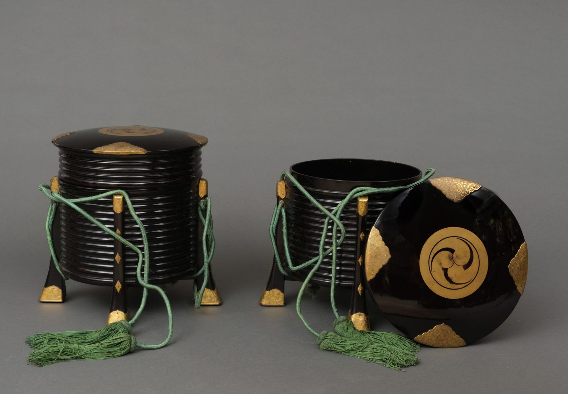 A PAIR OF JAPANESE BLACK LACQUERED WOODEN STORAGE CONTAINERS, FIRST HALF 19TH CENTURY (LATE EDO PERI