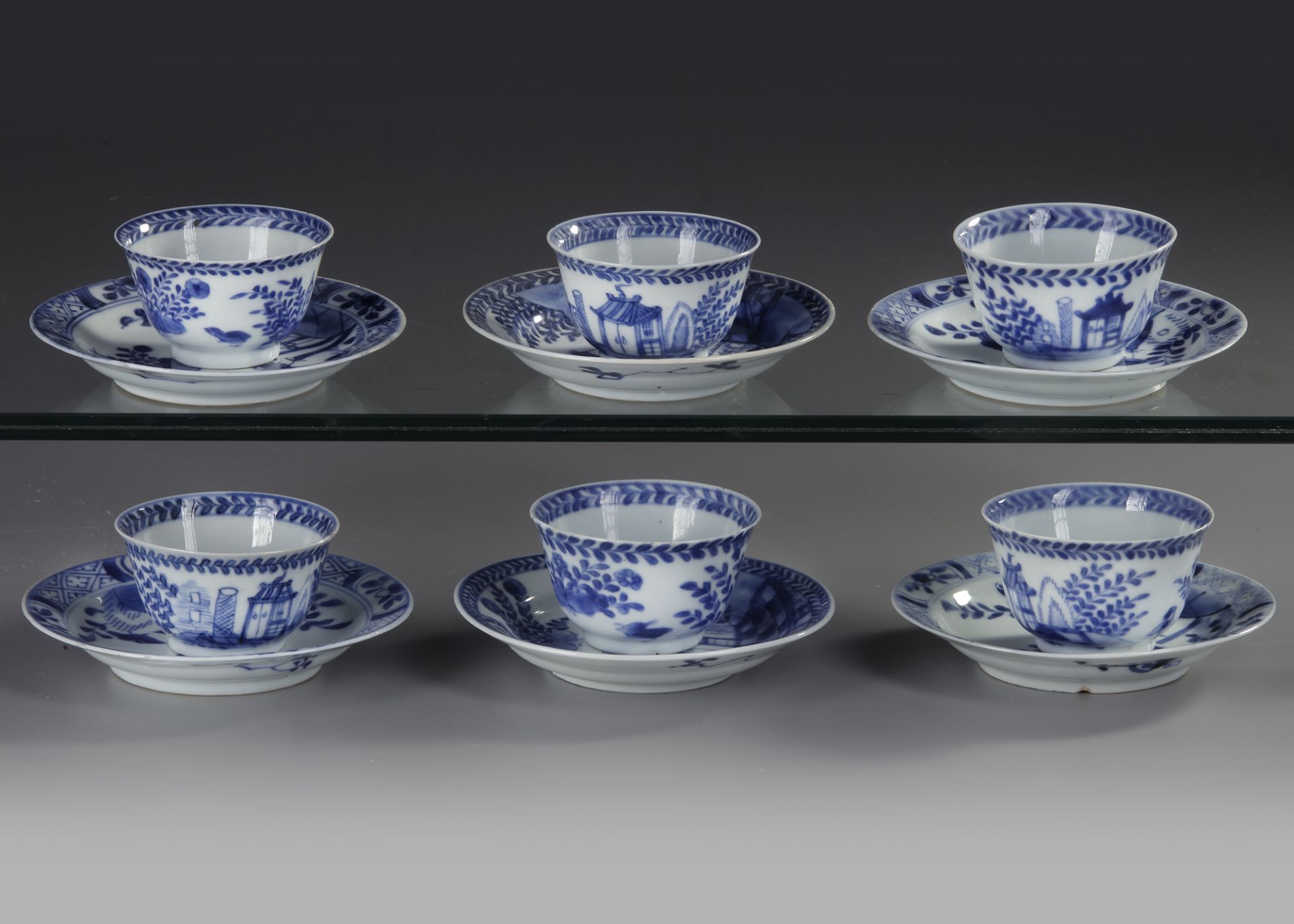 SIX CHINESE BLUE AND WHITE 'CUCKOO IN THE HOUSE' CUPS AND SAUCERS, 18TH CENTURY - Bild 3 aus 4