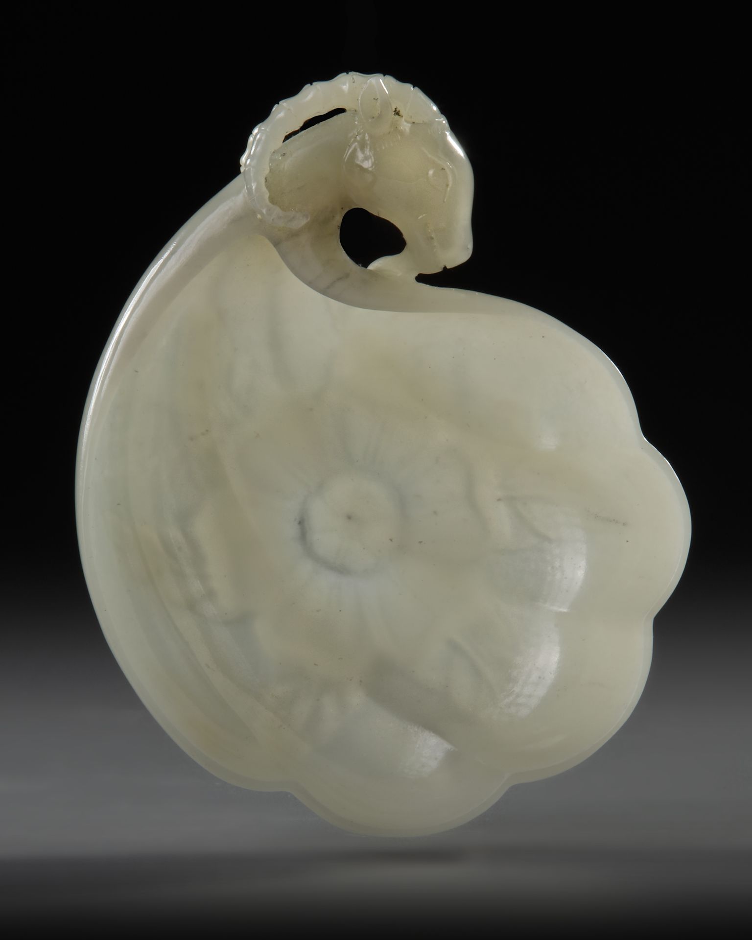 A MUGHAL-STYLE CARVED JADE RAMS CUP, 18TH CENTURY - Bild 4 aus 20